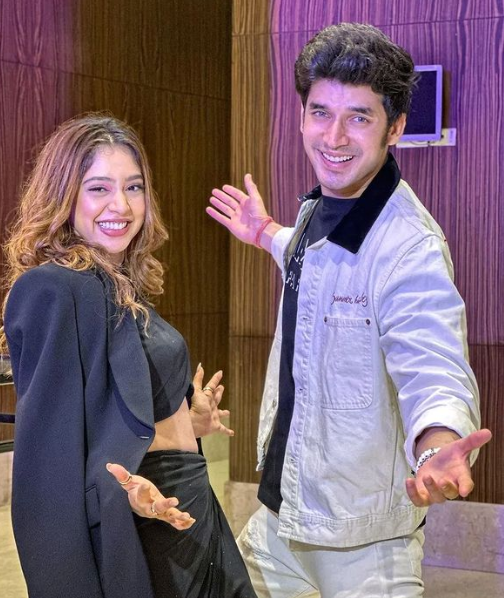 bkbtelly's tweet image. Jab Rajveer Luthra Met Prachi Kapoor 😍 @paras_kalnawat @nititaylor

#paraskalnawat #paras #nititaylorbawa #nititaylor #actor #celebrity #tvactor #KundaliBhagya #badeachhelagtehain #BALH2