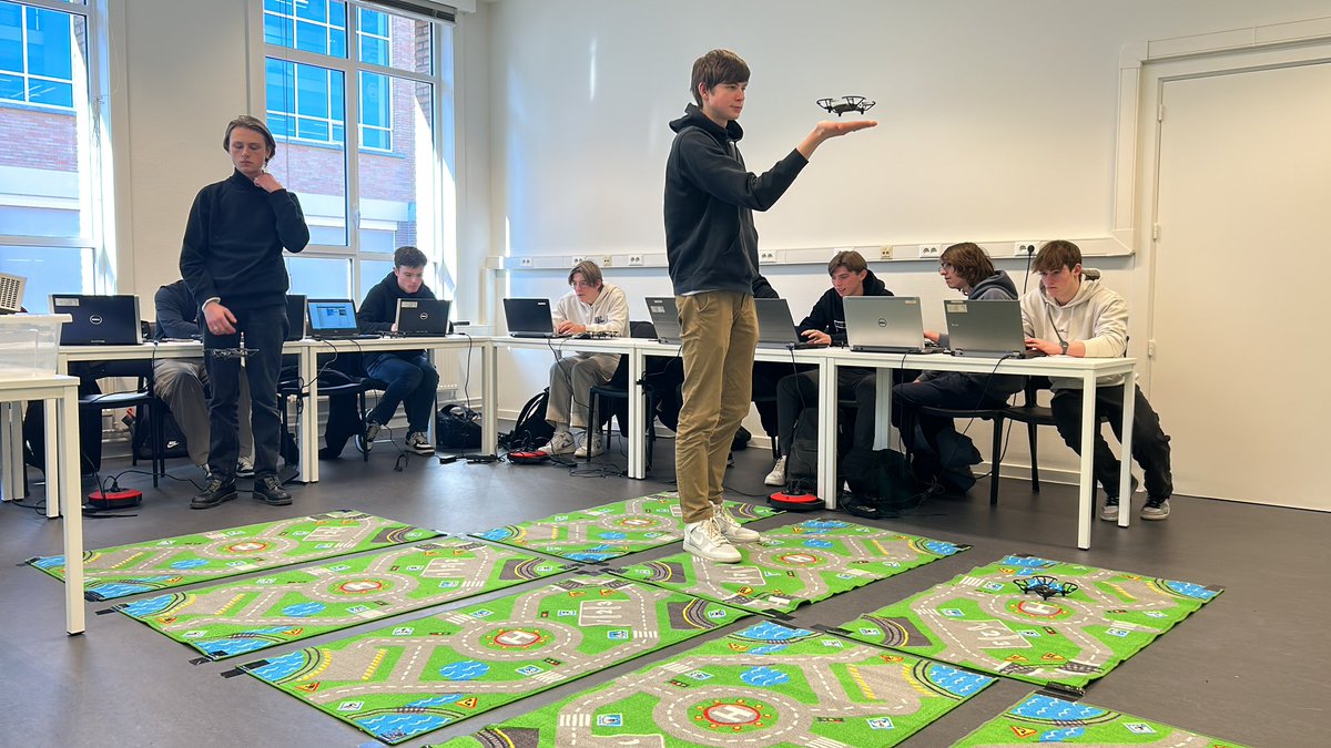 gluzardo's tweet photo. URC workshops use drones to inspire STEM education in secondary students. Join us and discover the endless possibilities of drone-powered learning! @URC_UGent https://t.co/wvFNTmjObV