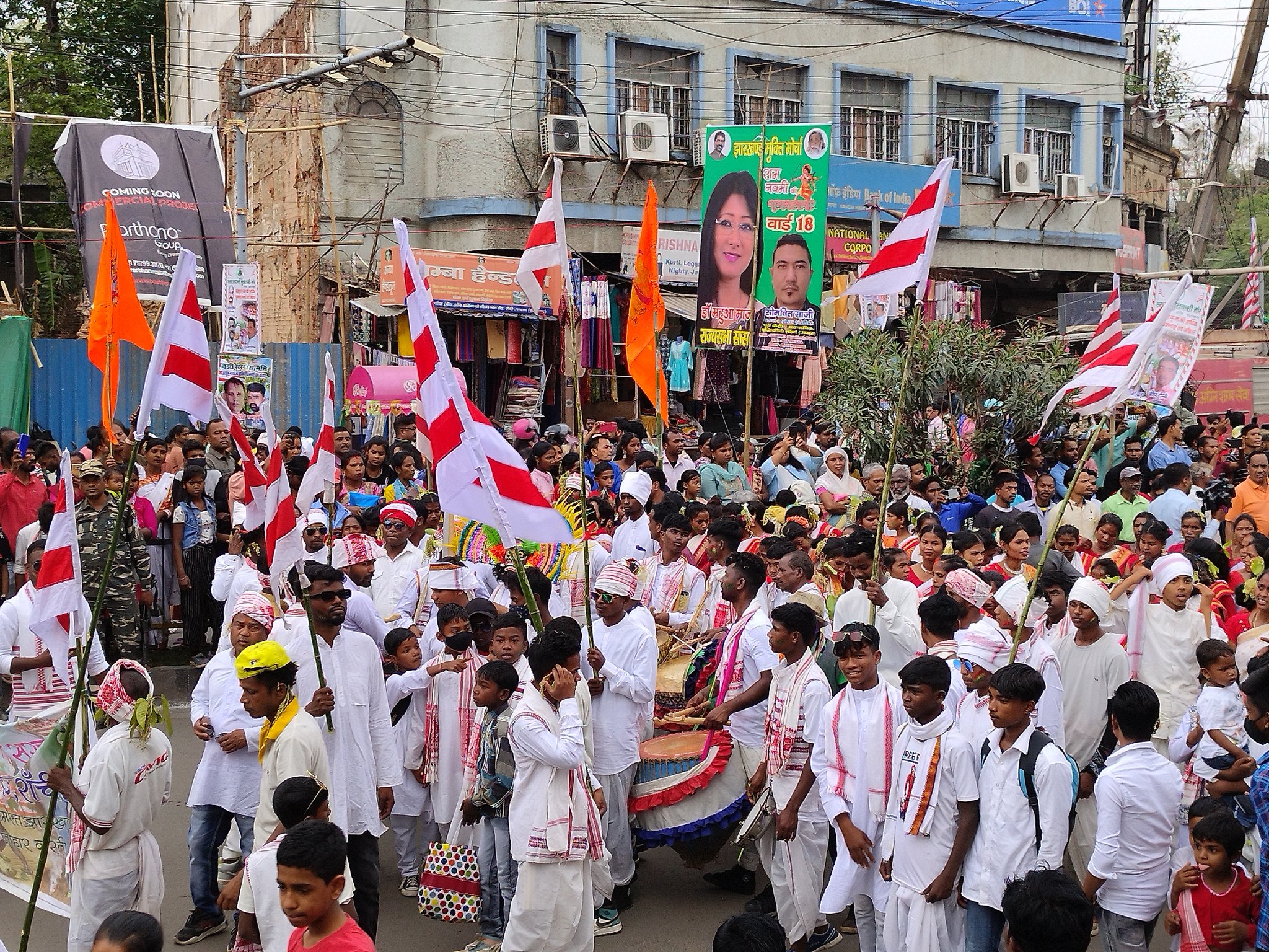 रांची में प्रकृति पर्व सरहुल की रही धूम, नागपुरी धुनों पर जमकर थिरके लोग Nature festival Sarhul celebrated in Ranchi, people danced to Nagpuri tunes 