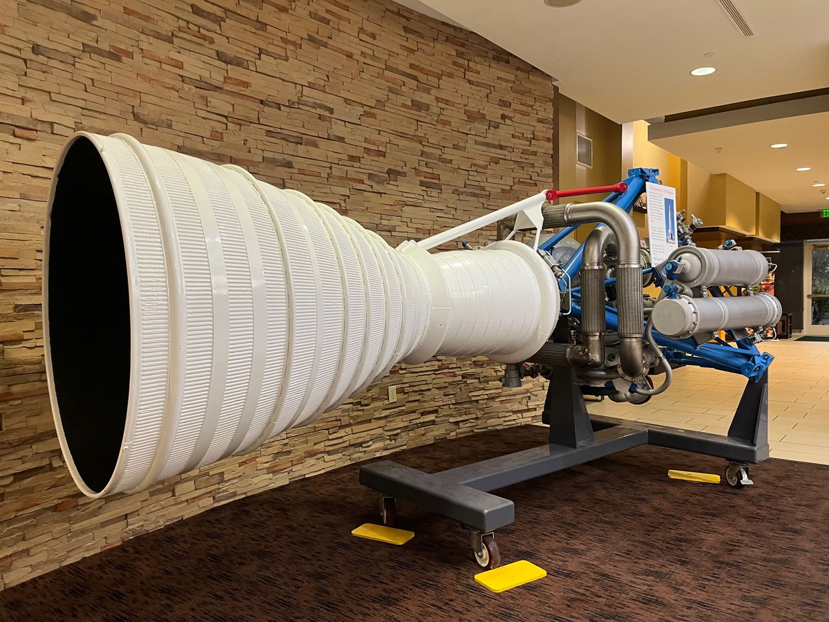 I think every hotel lobby should have a fantastic piece of engineering like this @AerojetRdyne H1 engine in the @HolidayInn at Titusville near Cape Canaveral. Holiday Inn should have a @RollsRoyce RB211 in Derby; an Olympus in Bristol, a Napier Deltic in Doncaster, ...