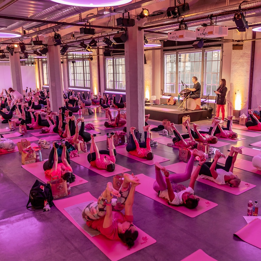 HITZBERGER's tweet photo. Unter dem Motto #ZämeSimerStercher fand am vergangenen Mittwoch der #PinkRibbon Yoga Event statt. Seit 2020 sind wir Partner des Pink Ribbon Yoga Events und setzen mit Pink Ribbon Schweiz ein Zeichen im Kampf gegen Brustkrebs.

Hier geht's zum Newsbeitrag: https://t.co/nQT4TARMzV https://t.co/mTBjBjoOlj