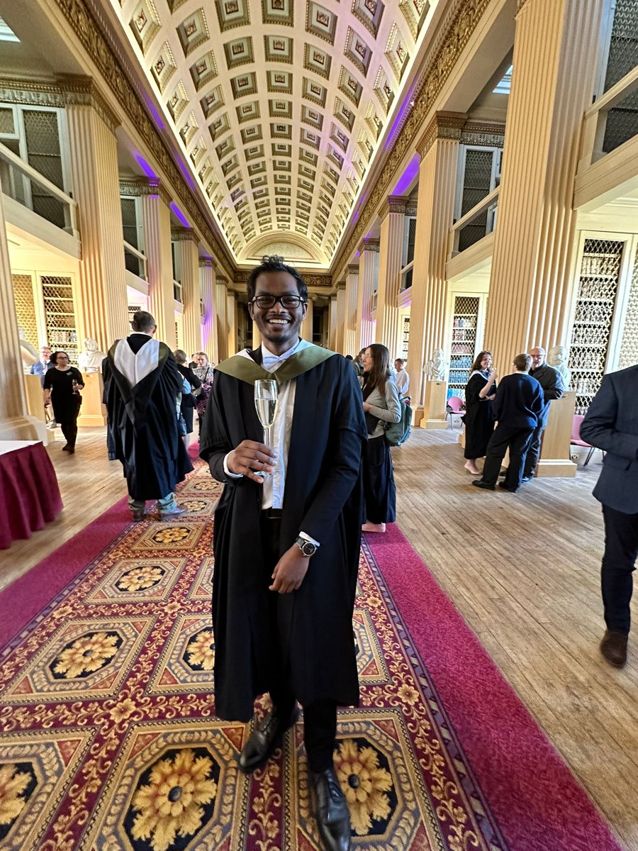 excy_hansda's tweet photo. Bagpipes, unpredictable weather, fancy halls, some Latin! That was Scottish graduation! #ECAalumni #EdinburghGrad @EdinburghUni https://t.co/nmORgXXq3i