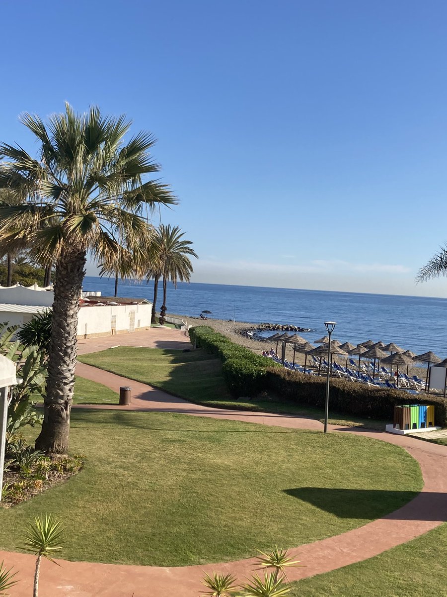 32GaSh's tweet photo. Lovely break away in the sun @Garj32 🏝️☀️🍹 https://t.co/t7hFnfniMg