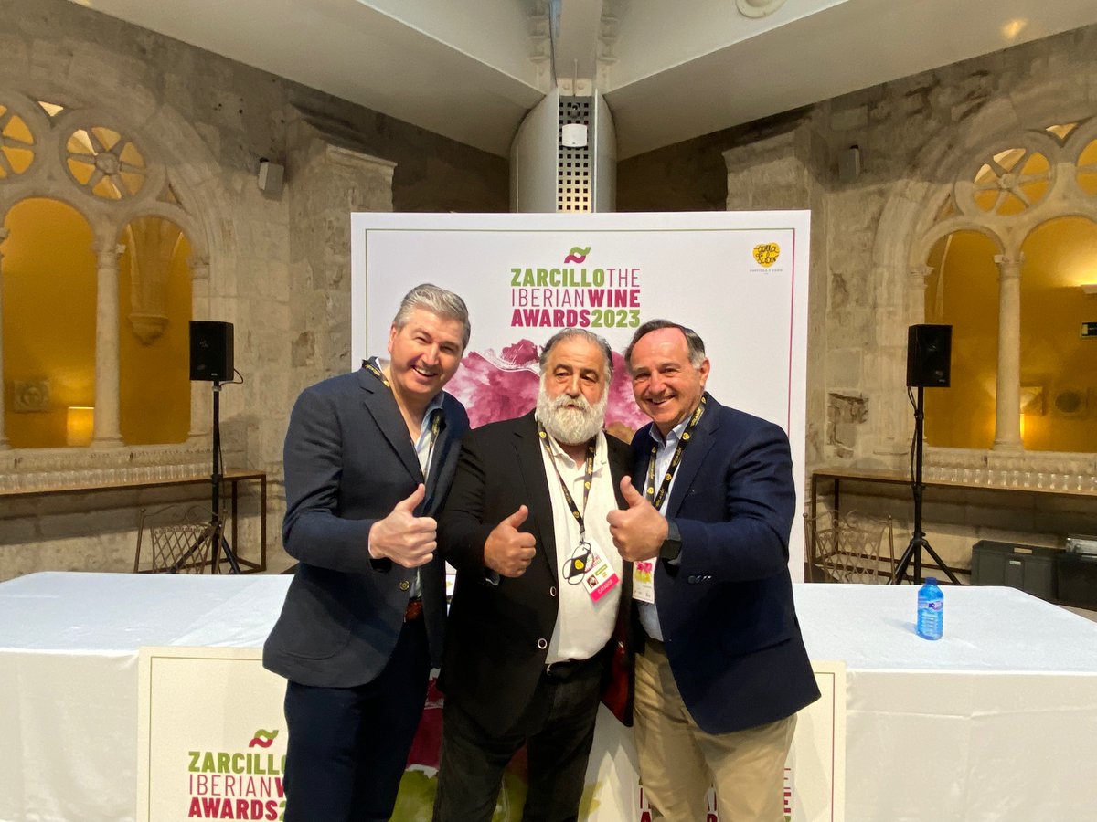 JavierPerezARGI's tweet photo. Segunda jornada en los #PremiosZarcillo. Tanda de espumosos. Buen comienzo. Magnifico ambiente y las mejores narices del mundo del vino. Pablo Martin @UAESsumilleres, presidente de la mesa.
Buen nivel de espumosos en esta edición🍾
@ITACYL #PedroBallesteros @perezovejas #TomásPostigo