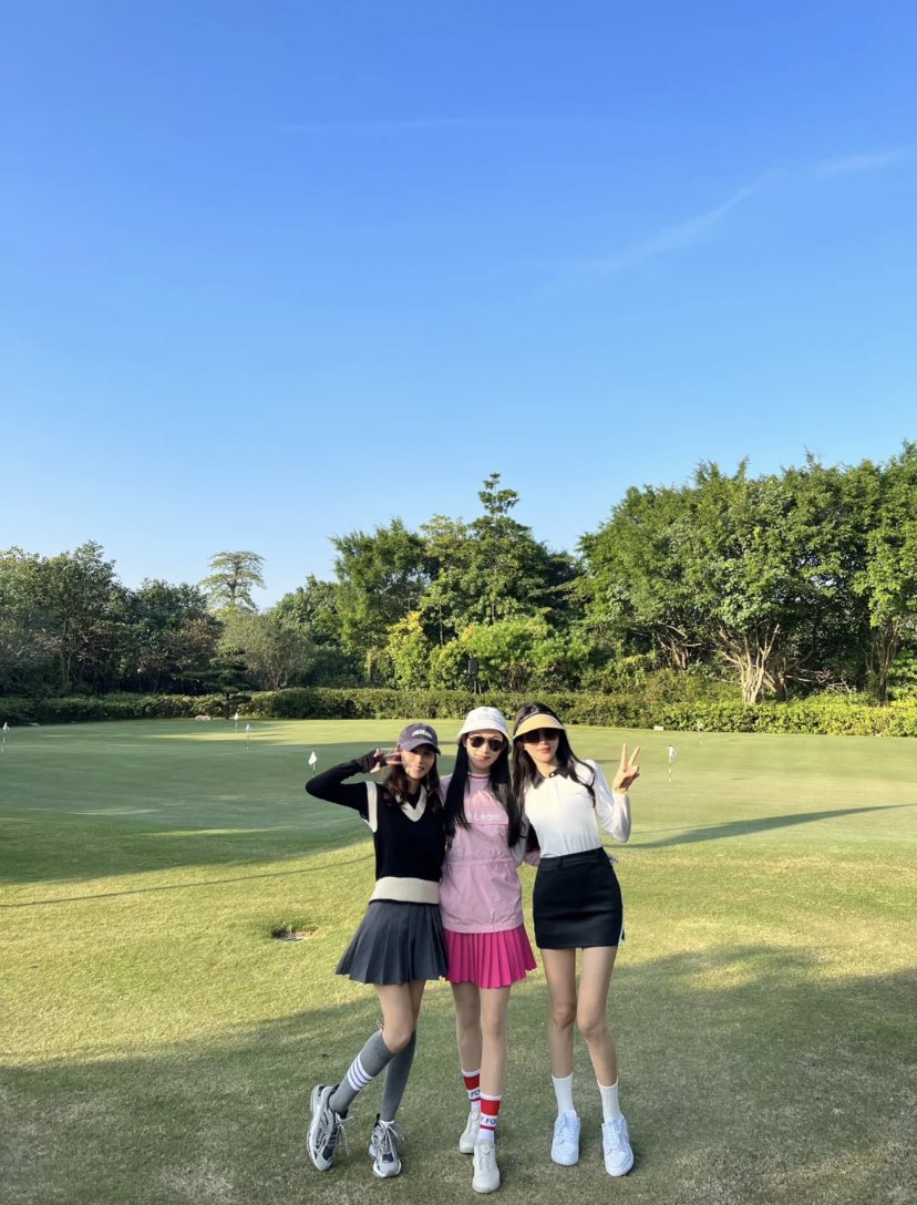 ukza96's tweet photo. 一起来点高尔夫啦⛳️
#广东 #广州 #高尔夫 #姐妹 #外出 #闺蜜 #人妻 #日常 #交友 https://t.co/Dw6YF6Vlzr