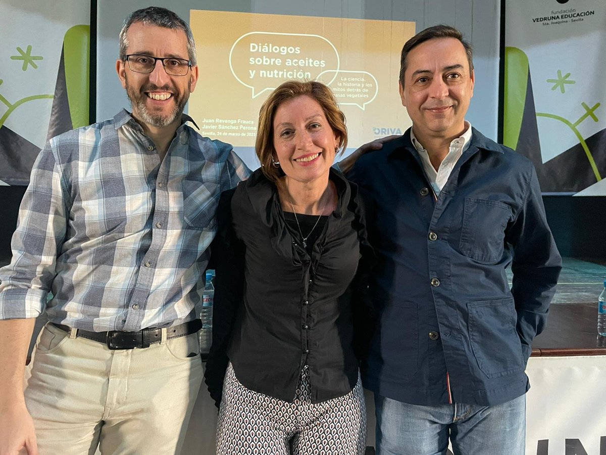 AceiteOrujo's tweet photo. @Malnutridos @juan_revenga @fpvedrunasev ¡Todo listo para la primera sesión de esta nueva temporada de "Diálogos sobre aceites y nutrición"!

Más de 70 alumnos de @fpvedrunasev se han unido a esta interesante sesión formativa impartida por @juan_revenga y @Malnutridos. https://t.co/nQOSiItt7w