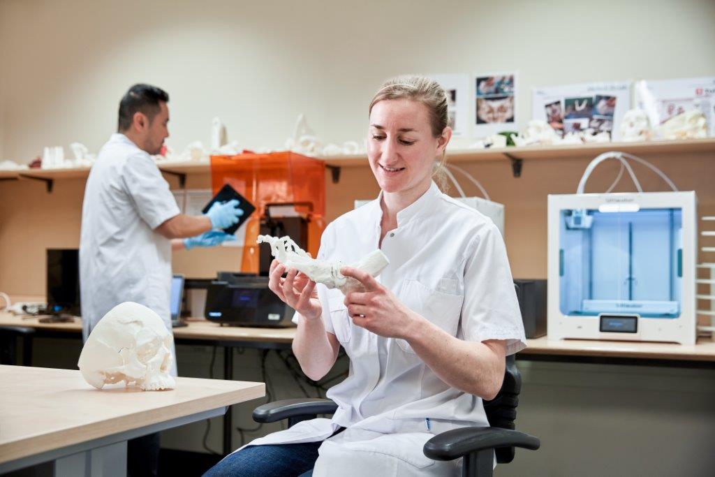 Reggeborgh, MST en ZGT starten samen een onderzoeksprogramma voor medisch technologische talenten: het Reggeborgh Research Fellowship. Artsen en technisch geneeskundigen krijgen de kans om toegepast wetenschappelijk onderzoek uit te voeren: zgt.nl/nieuws/algemee…