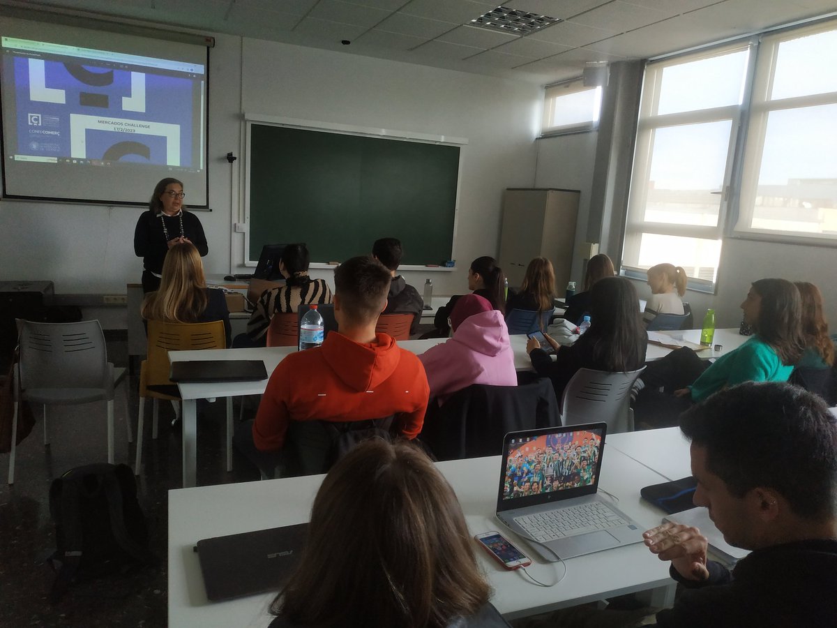confecomercUPV's tweet photo. Hoy se han presentado los proyectos del #Challenge #Mercados de la Cátedra @ConfecomercCV para apoyar @confemercats por parte de estudiantes @mueamaupv #Muscga @UPV y con la presencia de @CristOliete @MCentralVlc https://t.co/5PMkX0MHUi