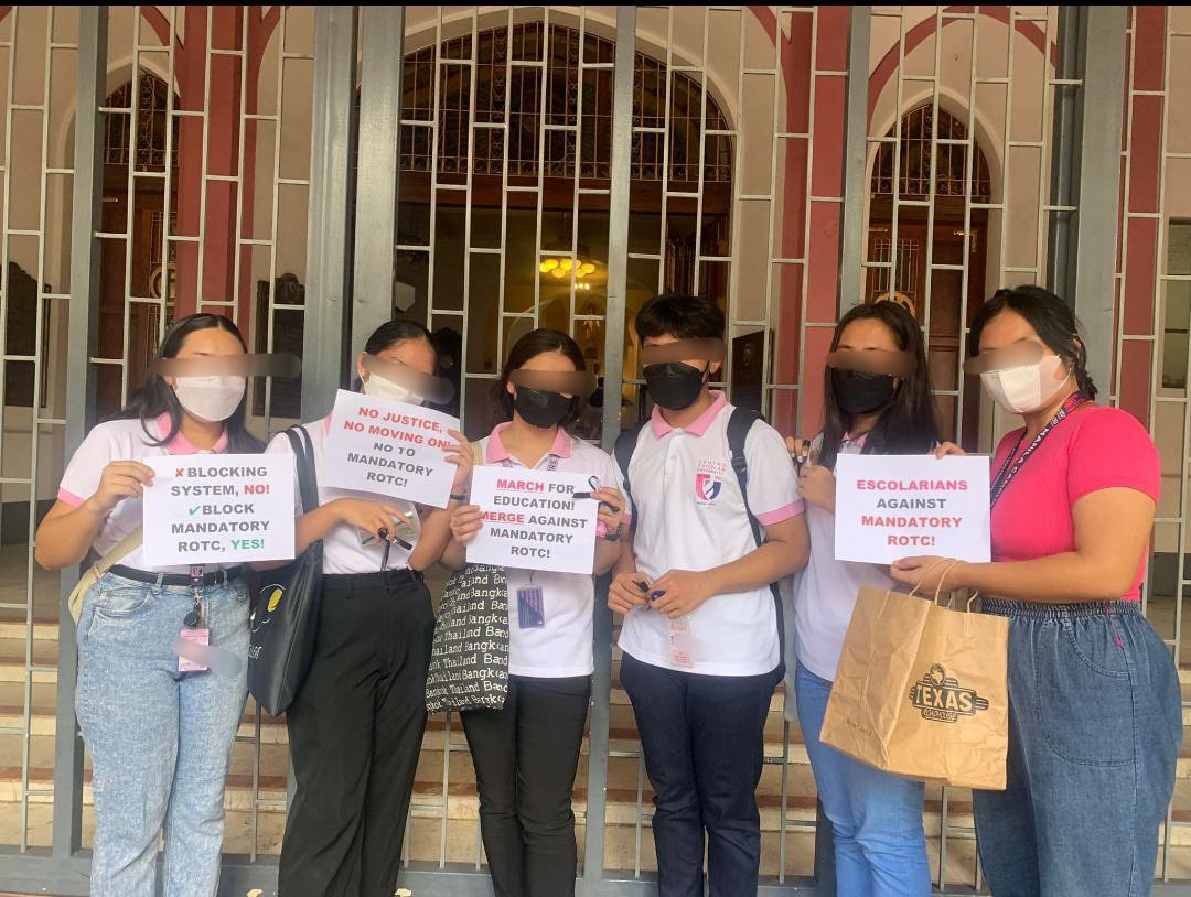 ABMendio's tweet photo. Sa araw ng pambansang pagkilos laban sa Mandatory ROTC, nakiisa ang Escolarian community upang irehistro ang pagtutol sa National Citizens Service Training na katumbas ay panunupil sa aming mga demokratikong espasyo at pagmimilitarisa sa aming pamantasan. 

#NoToMandatoryROTC https://t.co/sXrmfH1BRp