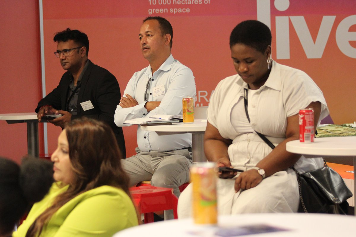 DubeTradePort's tweet image. Dube Cargo Terminal hosts key role players in KwaZulu-Natal's Air Cargo sector to discuss new developments and growth opportunities. 

#DubeCargoTerminal #NewDevelopments #SpecialEconomicZone