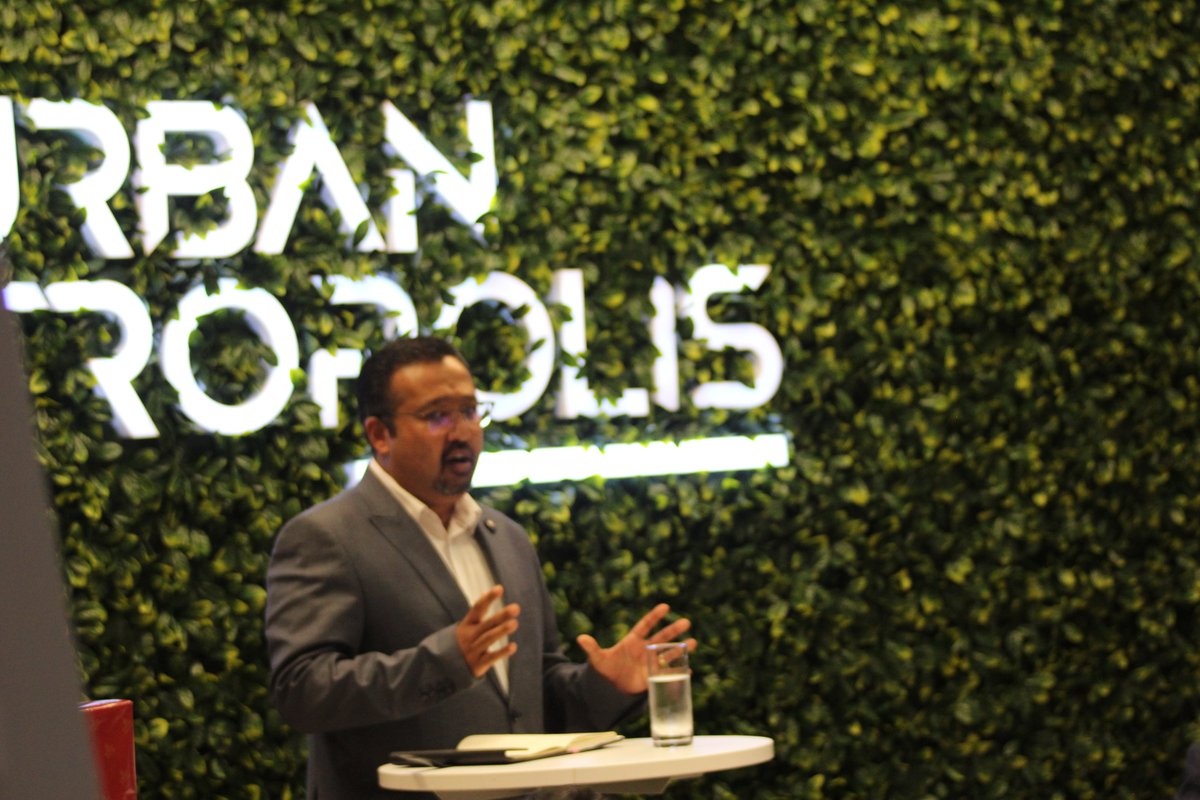 DubeTradePort's tweet image. Dube Cargo Terminal hosts key role players in KwaZulu-Natal's Air Cargo sector to discuss new developments and growth opportunities. 

#DubeCargoTerminal #NewDevelopments #SpecialEconomicZone