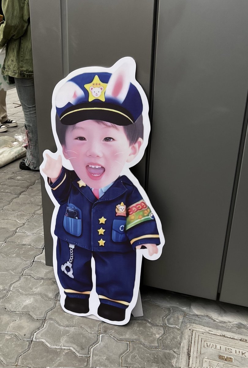 jjjspnm's tweet photo. ที่ฮ่องกงก็มีจีซองจิ๋วเป็นคุนตำรวจ https://t.co/ZydLNsjFdE