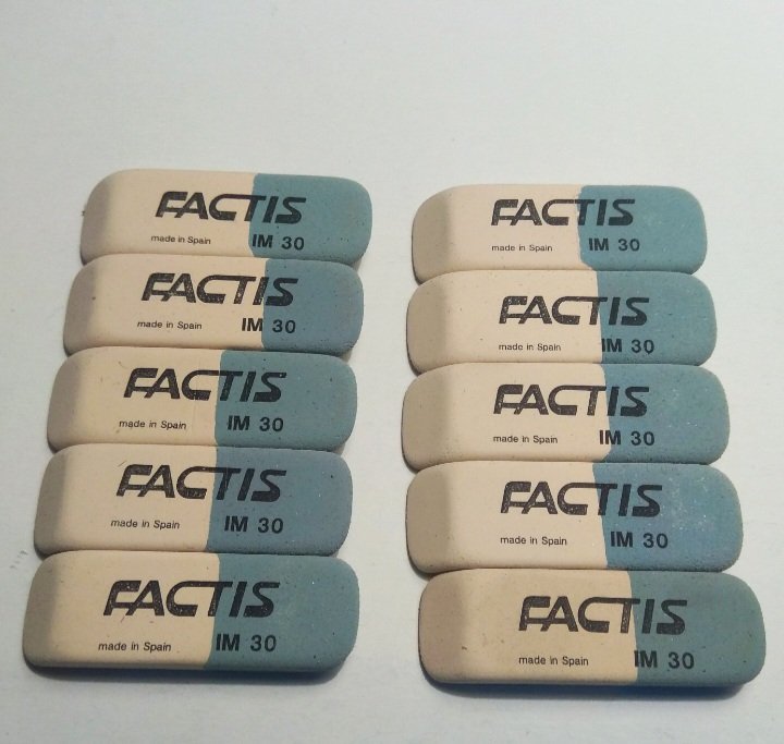 Cuenta la leyenda que la parte azul era para borrar lo escrito a boli.