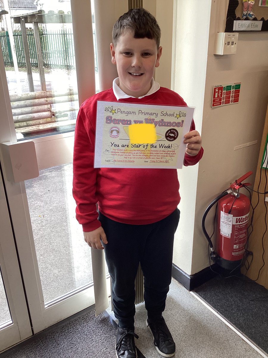 Congratulations to our Seren yr Wythnos this week 🌟 You’re always incredibly resilient, especially this week in your math tasks with plotting coordinates and the translation of shapes. Da iawn 😃👏🏼