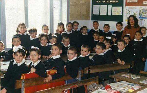 İlkokulda giydiğimiz kara önlükten beri
Yüzümüz gülmedi ya laaa…
 StajyerSözünüTutar
#StajınSonHaftası