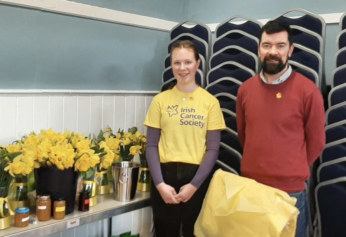 Fair play to Sophie from ⁦@stjosephsrush⁩ for volunteering her time for ⁦@IrishCancerSoc⁩ to help out for #daffodilday at a busy and lively tea morning at Rush Community Centre ⁦@RushCouncil⁩ this morning ⁦@voluntireland⁩