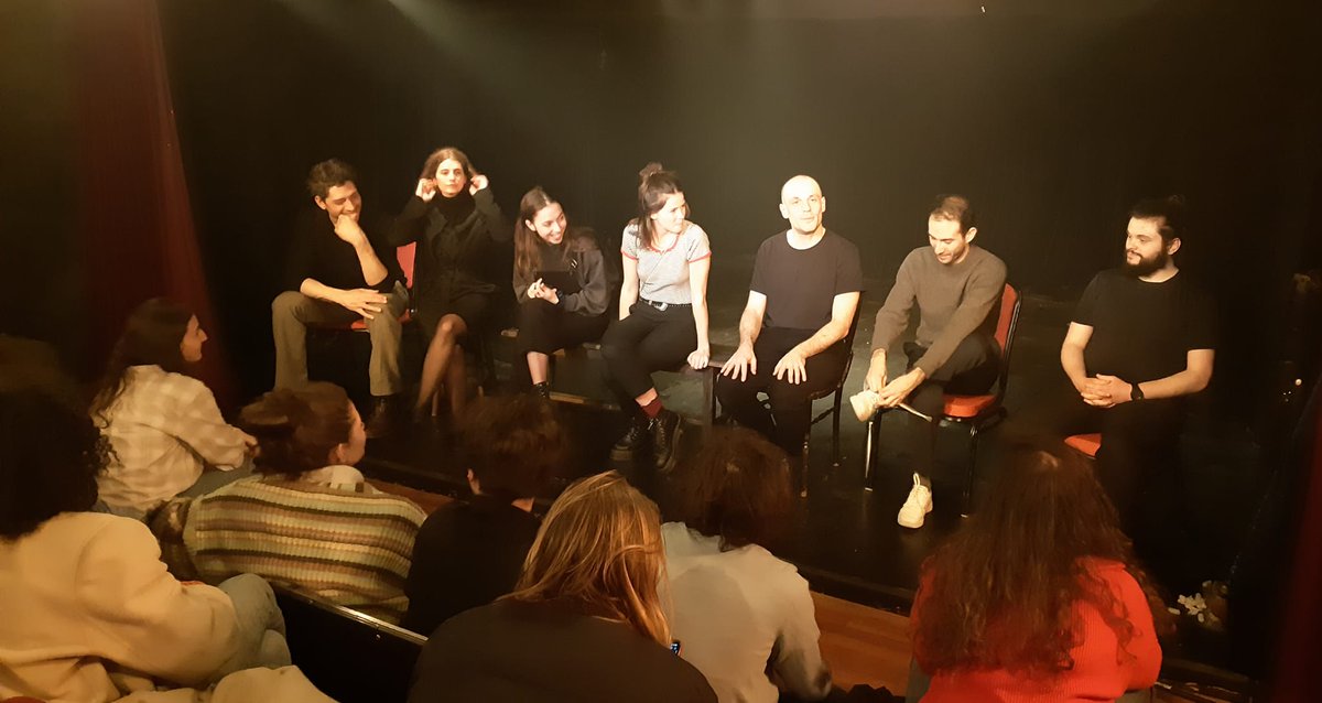 La rencontre après #Yvonne  avec l'équipe de <a href="/BrulerDetruire/">Théâtre Brûler Détruire</a> au Théâtre Darius Milhaud à Paris 19ème. Allez voir le travail de cette jeune compagnie qui déborde d'énergie, d'idées et où on ressent un vrai plaisir de jouer! On peut les voir les 30 mars, 13, 20, 27 avril et 4 mai!