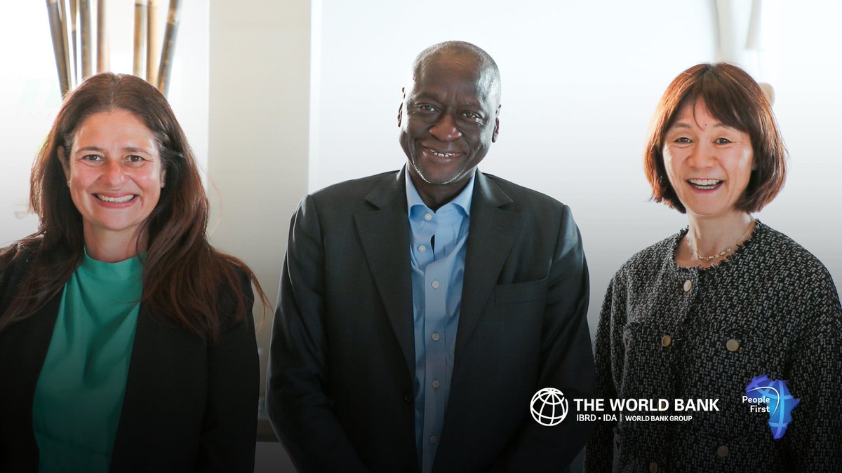 FernandesEneida's tweet photo. Happy to host the RVP for Western and Central Africa, @ousmane_diagana, and the new Country Director for 🇨🇻, Keiko Miwa. A great opportunity to discuss the @WorldBank's pipeline projects with the GOV & reinforce our commitment to the country.
#NuStaDjuntu https://t.co/d4ecTzSN5u