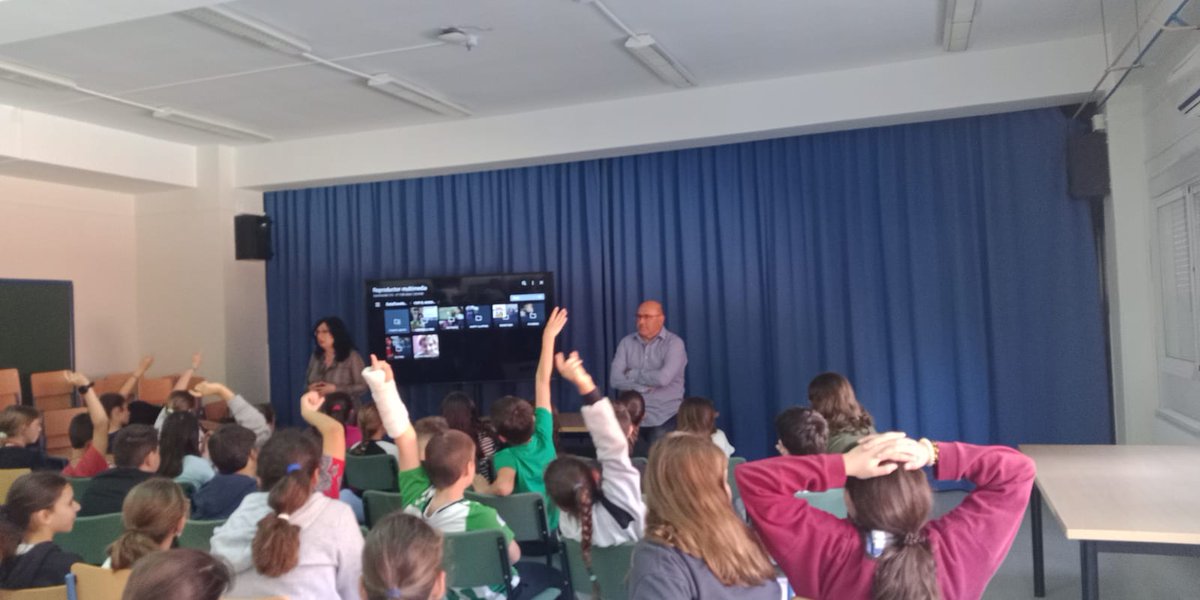 Estamos en la última jornada del mes de la #ciberseguridad de #Bormujos en CEIP El Manantial hablando de los peligrosos de internet que acechan a nuestros hijos con <a href="/AytoBormujos/">Ayto. de Bormujos</a> <a href="/cyra68/">Cyra de la Cruz</a> <a href="/fegarc/">Fernando G.Cumbreras</a> @VuelaGuadalinfo <a href="/CGSantiponce/">Punto Vuela Santiponce</a> @CGIslaMayor <a href="/cgaljarafe/">CG Aljarafe</a>