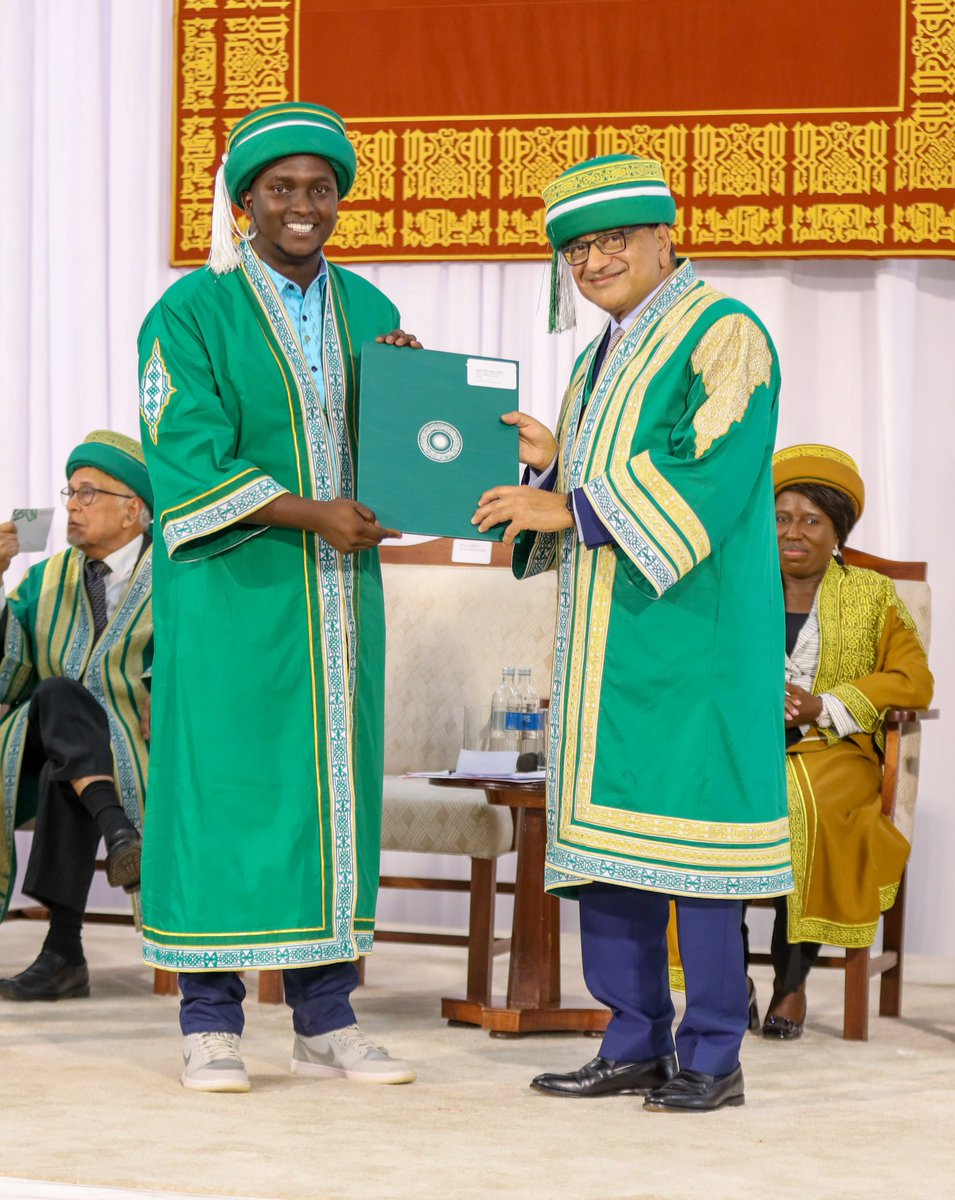 See God! 🔥 Finally a Master of Arts in Digital Journalism from the prestigious <a href="/AKU_GSMC/">AKU Graduate School of Media and Communications</a>! Yaaaay 👌 #AKUConvocation