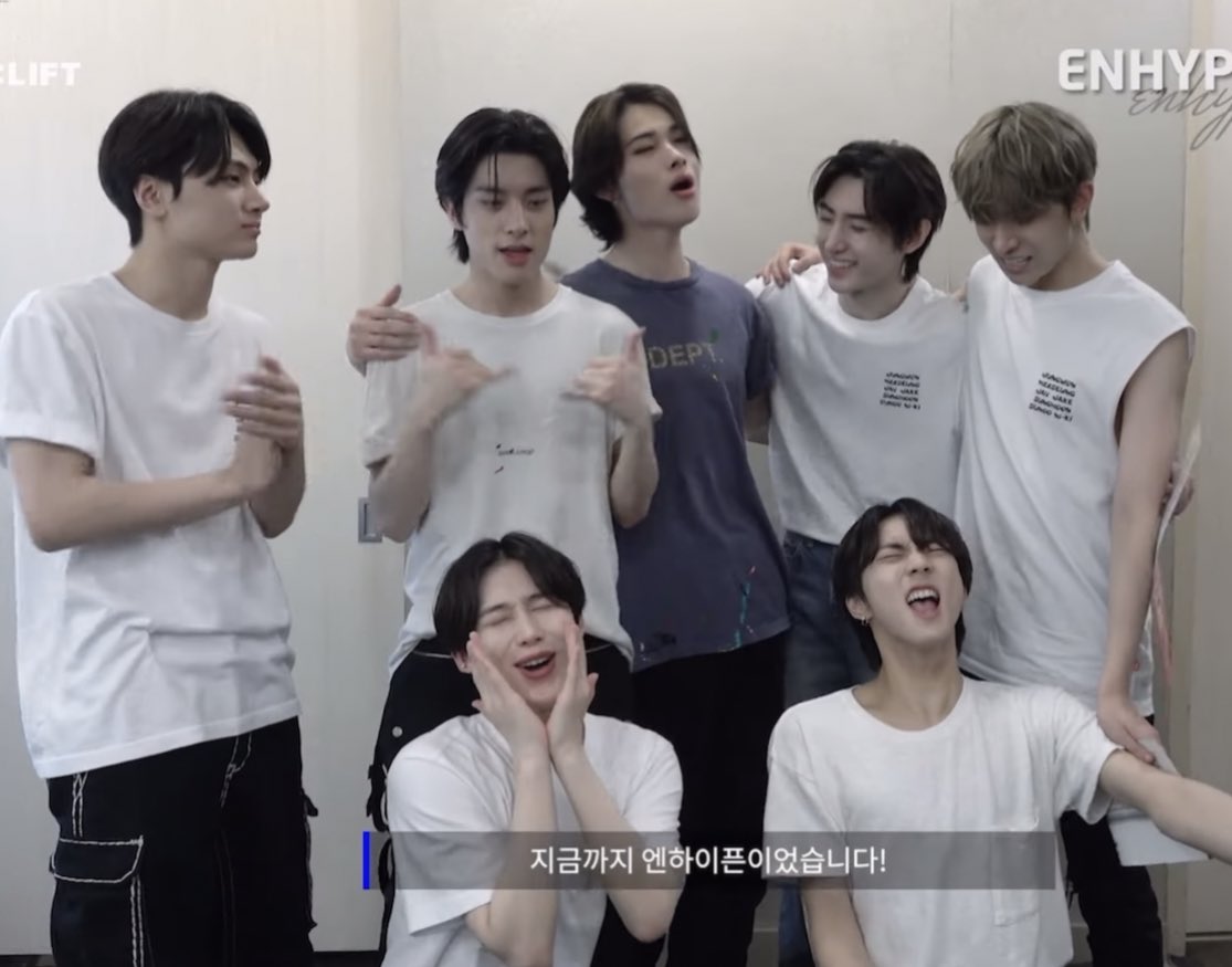 nksunbaem's tweet image. our loud introverts 🤣 and sunghoon.. 

🐧: Let’s go to korea and make our next album! 👀