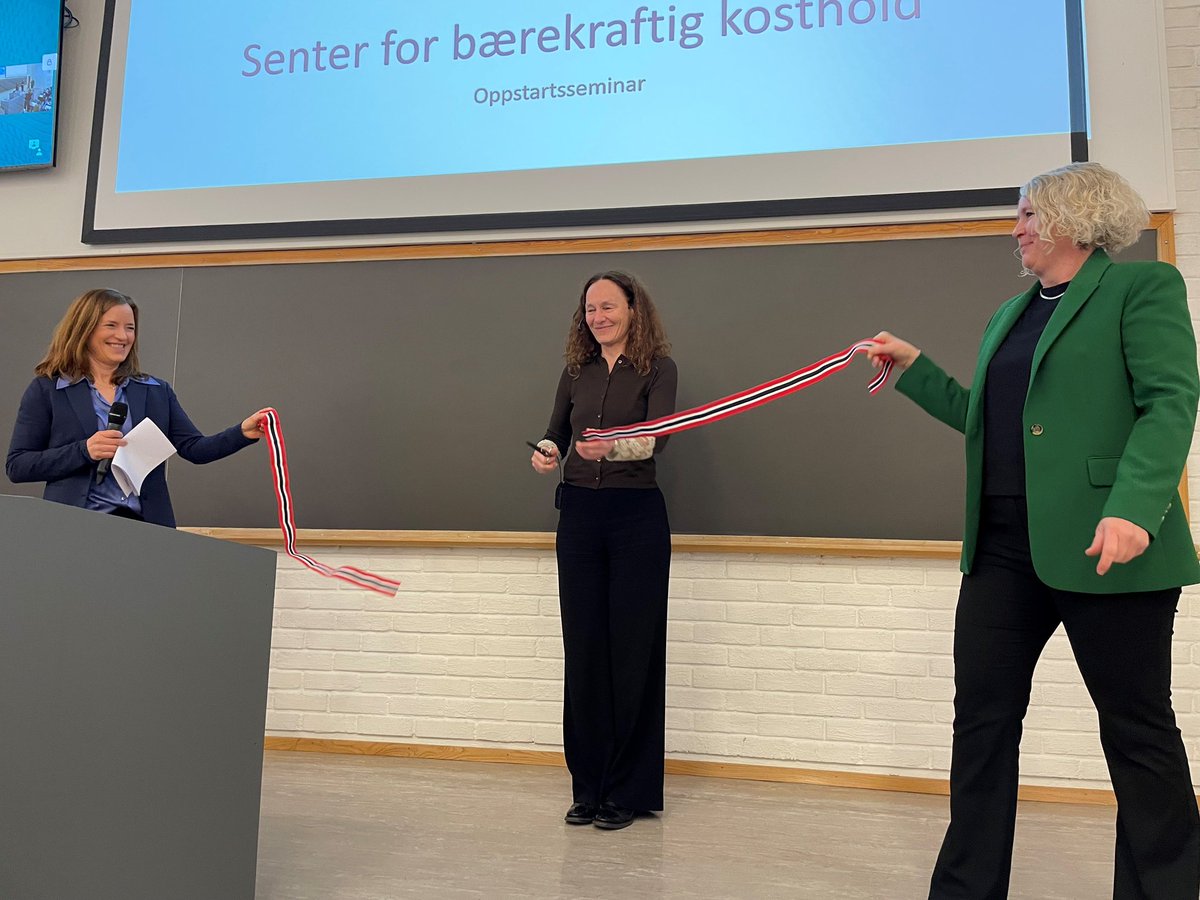 Senter for bærekraftig kosthold ved @Folkehelseinst er offisielt åpnet med ca 200 deltakere til stede 🎉 fhi.no/div/forsknings…