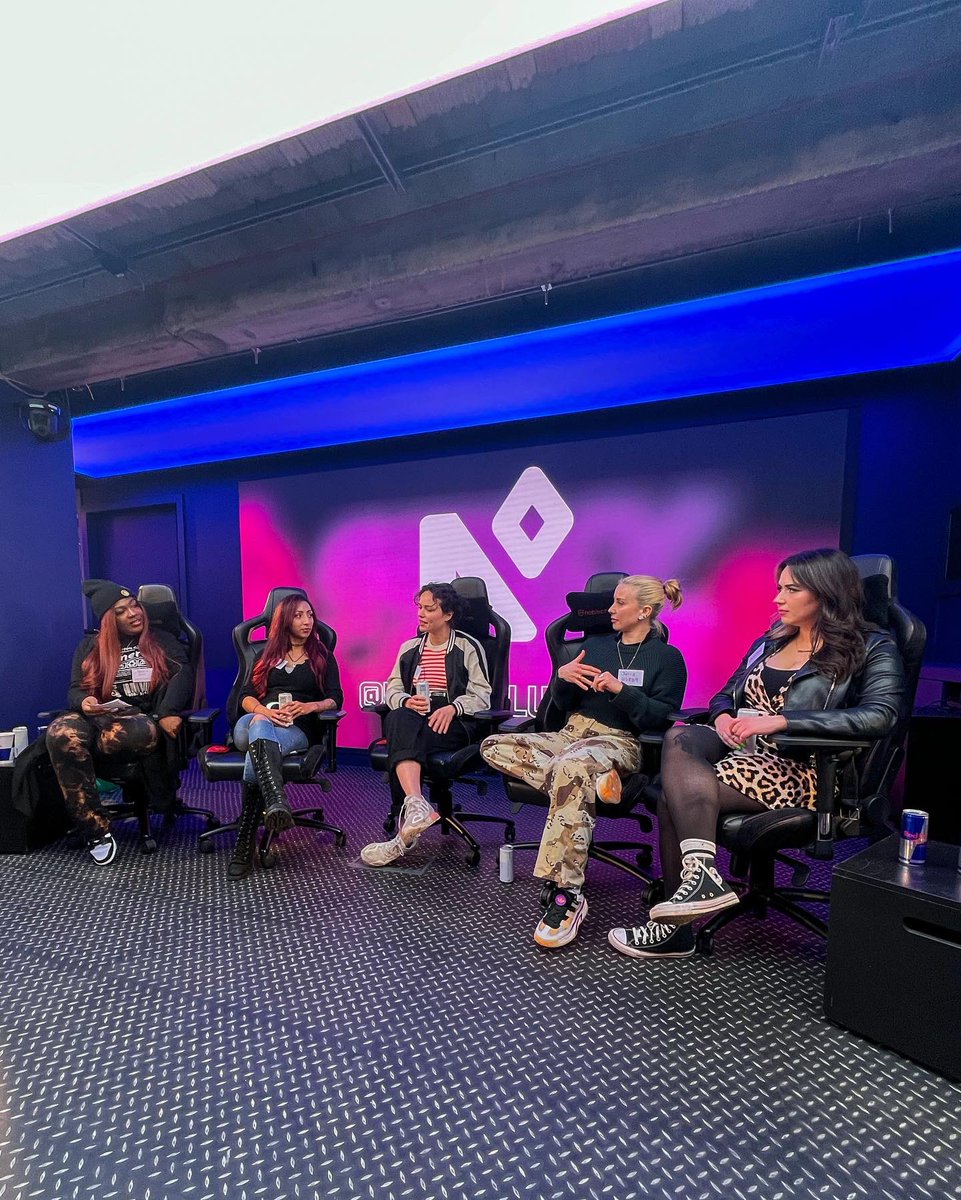TheDorshaEffect's tweet photo. - last night at the @redbullgaming sphere ✨

It’s always a pleasure to be in a room with such W women &amp; hear from so many insightful people.

Shoutout to @GeekyCassie @Ebonix / @itsnoxlumina @BlackTwitchUK every time ✨✨ https://t.co/gbm6ZqaGAO