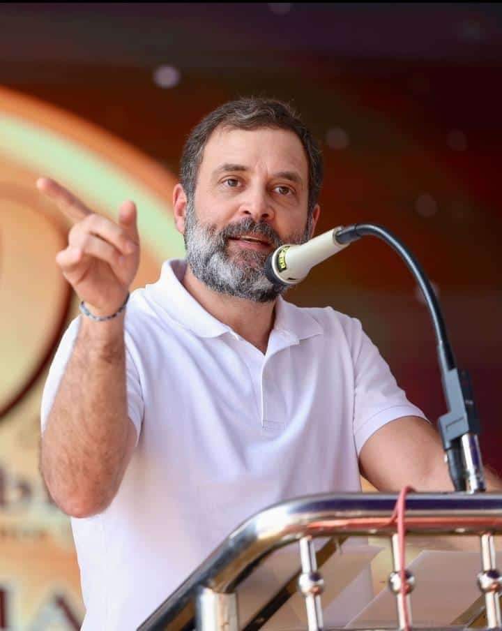 “अगर सड़कें खामोश हो जाएं तो संसद आवारा हो जाएगी।”

— डॉ. राम मनोहर लोहिया ❤️✍️