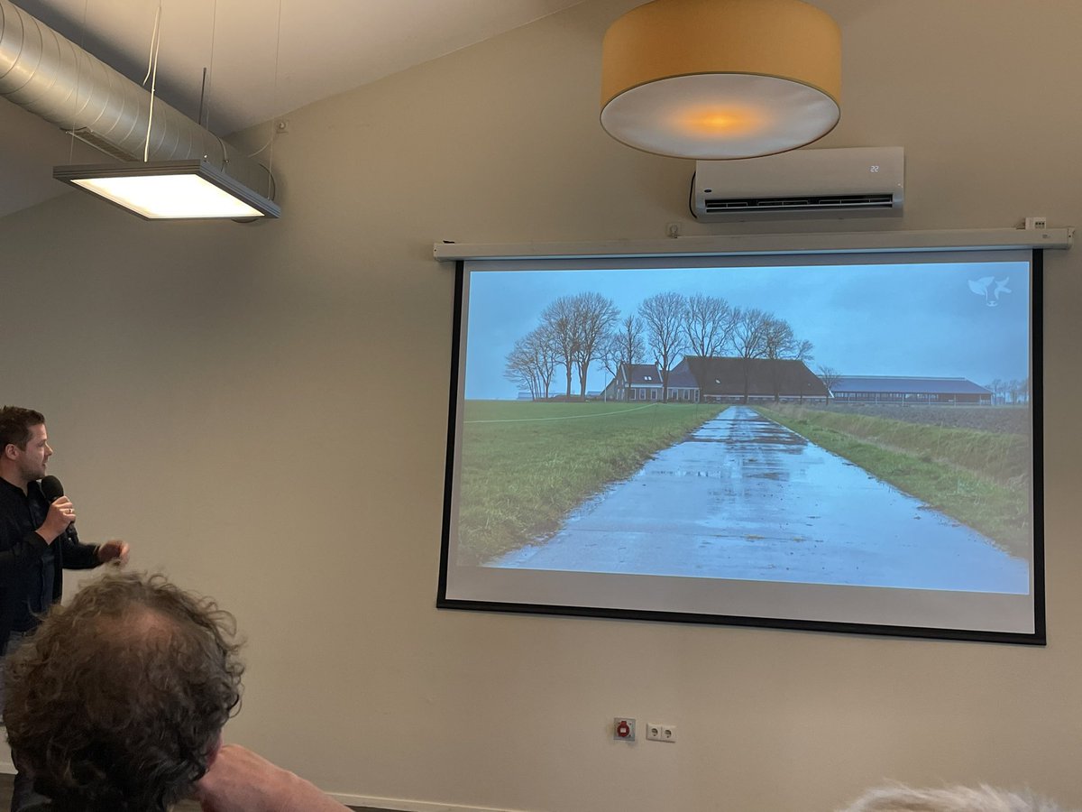 Vier verschillende maar elk zeer boeiende agrariërs vertellen enthousiast over hun bedrijf. Grootschalig en efficiënt, natuurgericht, extensief en low-input, combi vee en akkerbouw. Goede inspiratie voor de toekomst van de landbouw. @Westerkwartier3