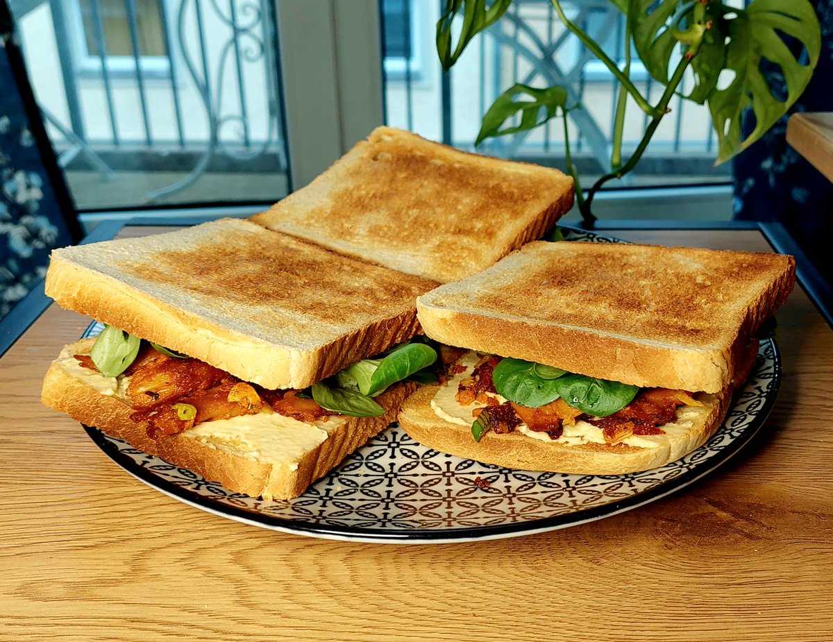 Project: Karl's VGang Timeline 🌱
year_2_day_94 - grilled chunks sandwich
___
| ingredients: grilled chunks, spring onions, garlic, lamb's letucce, hummus, toast ___|

#govegan #vgang #karlsvgang #vegan #veganfood 💚
<a href="/Dekarldent/">Dekarldent 🌱</a>

!B