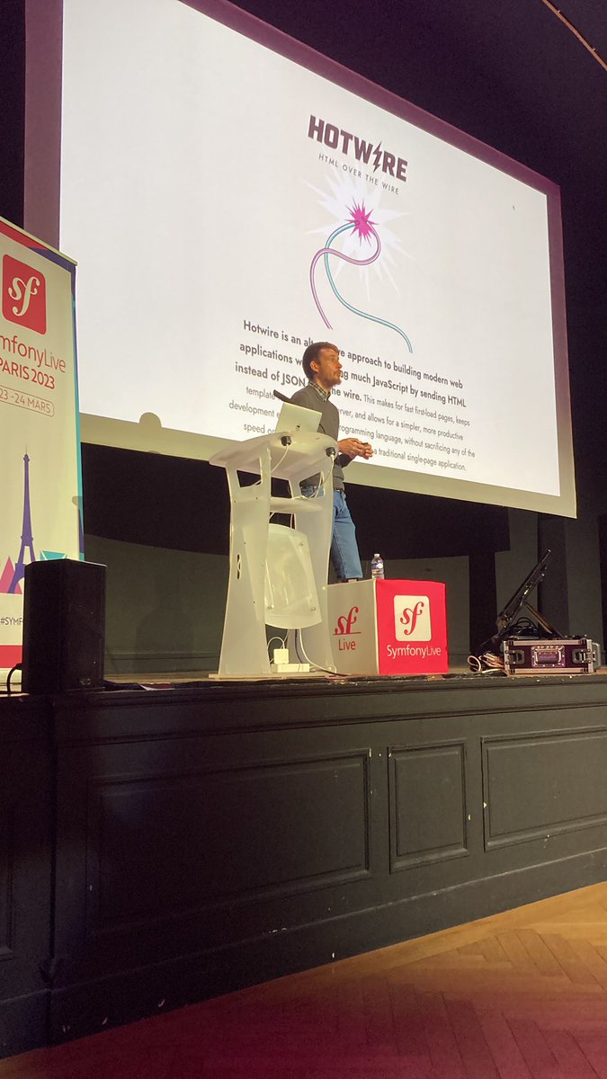 chalas_r's tweet image. Maintenant au tour de @dunglas qui nous parle de #Symfony UX et d’une nouvelle initiative visant à nous affranchir un peu plus de la complexité de la #JS toolchain ! #Symfony_Live