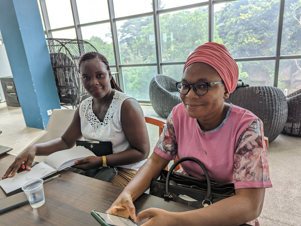 edithbrou's tweet photo. En pleine formation avec @jpehouman qui m'apprend toutes les techniques pour écrire les meilleurs prompts sur #ChatGPT et obtenir les meilleures réponses de cette IA.
En compagnie de certaines apprenantes du programme #SheisTheCode 🇨🇮 https://t.co/fz6bupX2vz