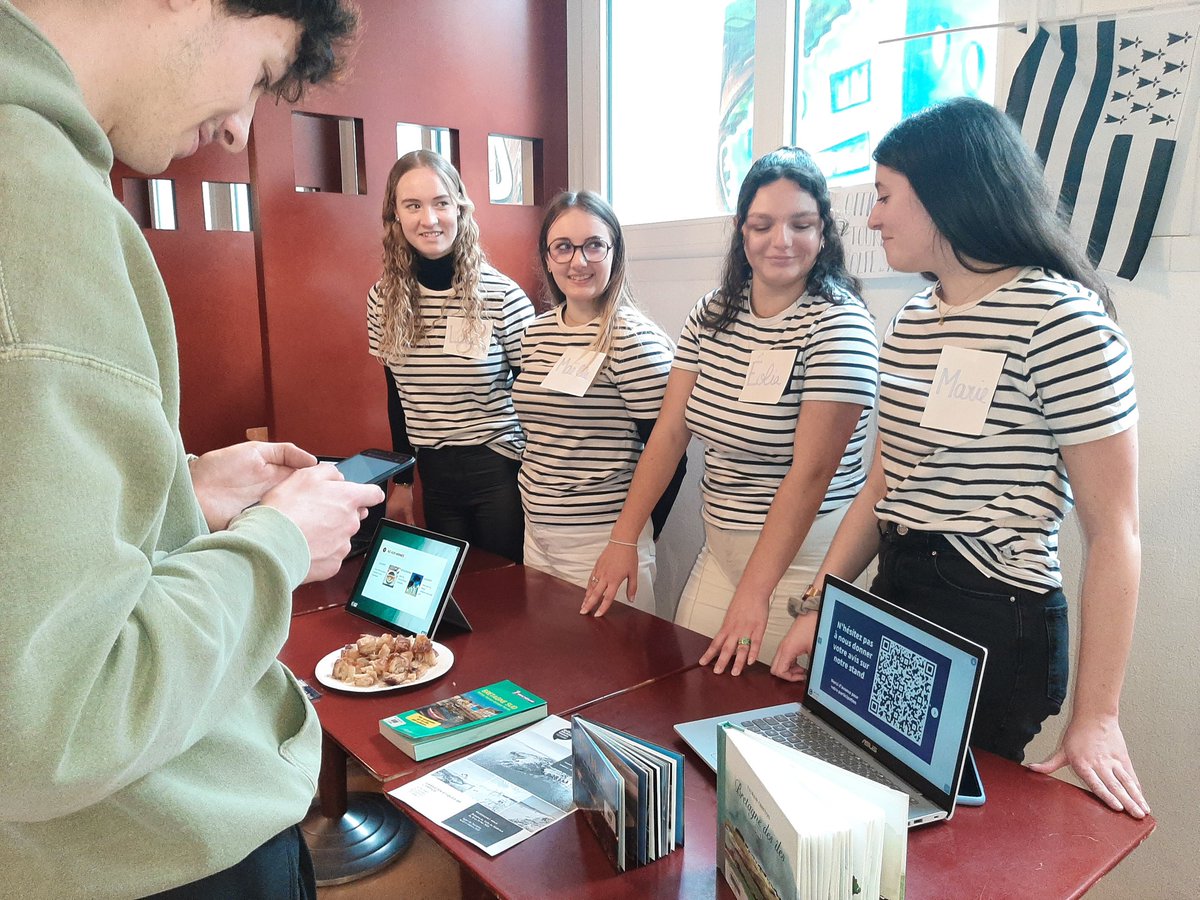 E4THEcs's tweet image. BTS TOUR2  - Activité &quot;Salon&quot; ou comment allier révisions et convivialité !
#lyceejarennes #btstourisme #formation #Bretagne