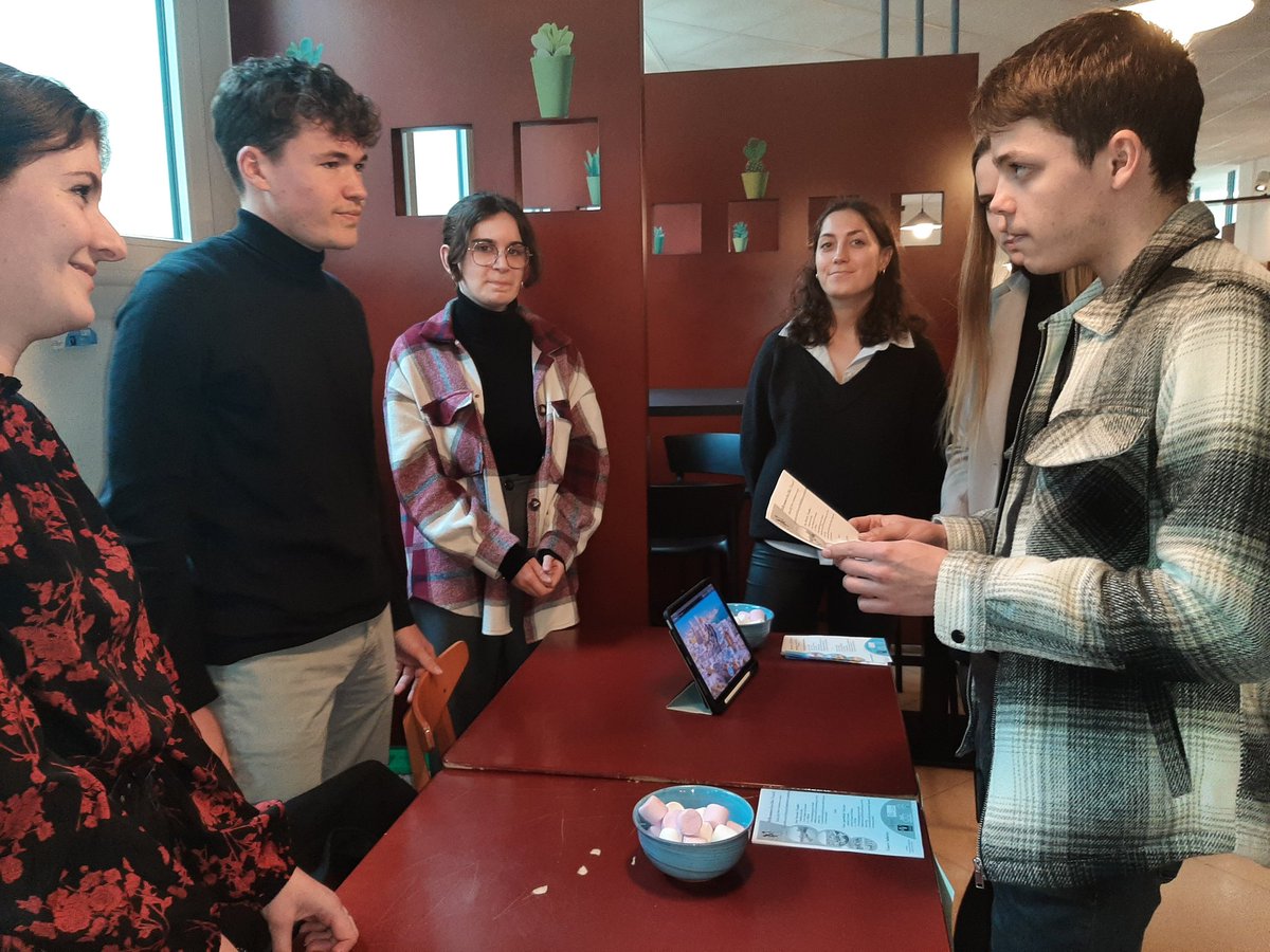 E4THEcs's tweet image. BTS TOUR2  - Activité &quot;Salon&quot; ou comment allier révisions et convivialité !
#lyceejarennes #btstourisme #formation #Bretagne