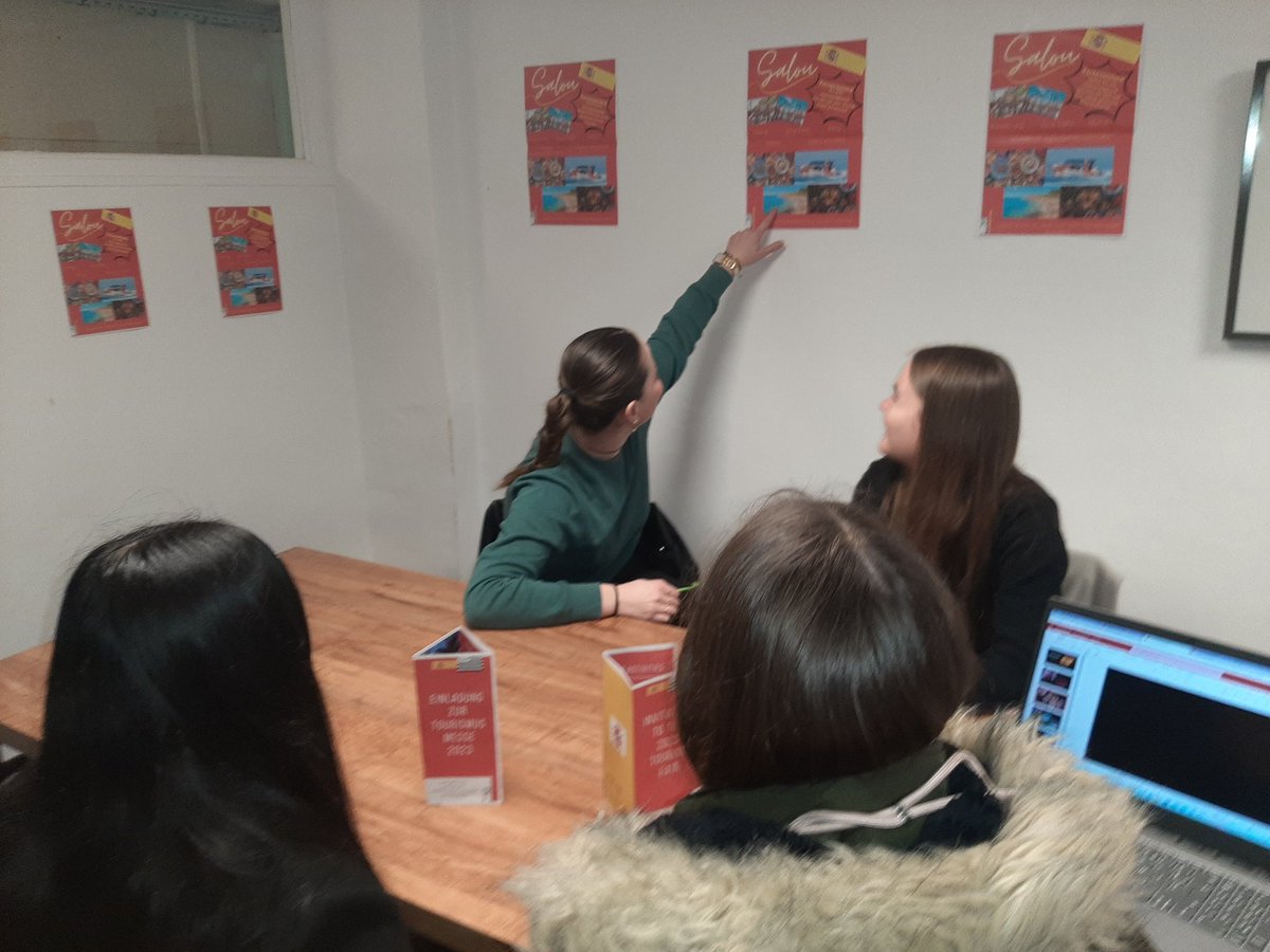 E4THEcs's tweet image. BTS TOUR2  - Activité &quot;Salon&quot; ou comment allier révisions et convivialité !
#lyceejarennes #btstourisme #formation #Bretagne