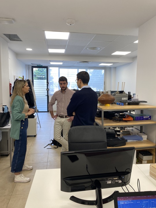 📺Hoy hemos recibido al programa  <a href="/empleados/">empleados.bdv</a> <a href="/canalsur/">CanalSur</a>

El día 19 de abril a las 21:30 emitirán su programa donde podréis conocer un poco más sobre nuestra empresa, cultura y proyectos.

¡No os lo perdáis!