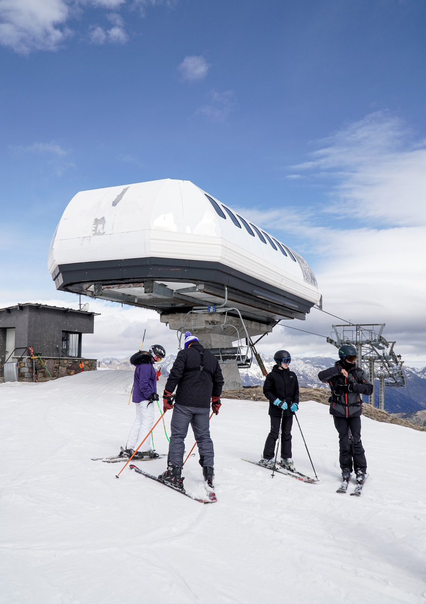 Esta es fácil… ¿sabéis cómo se llama el punto más alto de la estación? 😜🐓
#cerler #cerlerenamora #esqui #skiing #snowboarding #pirineos #skiresort #ski  #momentosaramon #skilovers #expertosendiversión