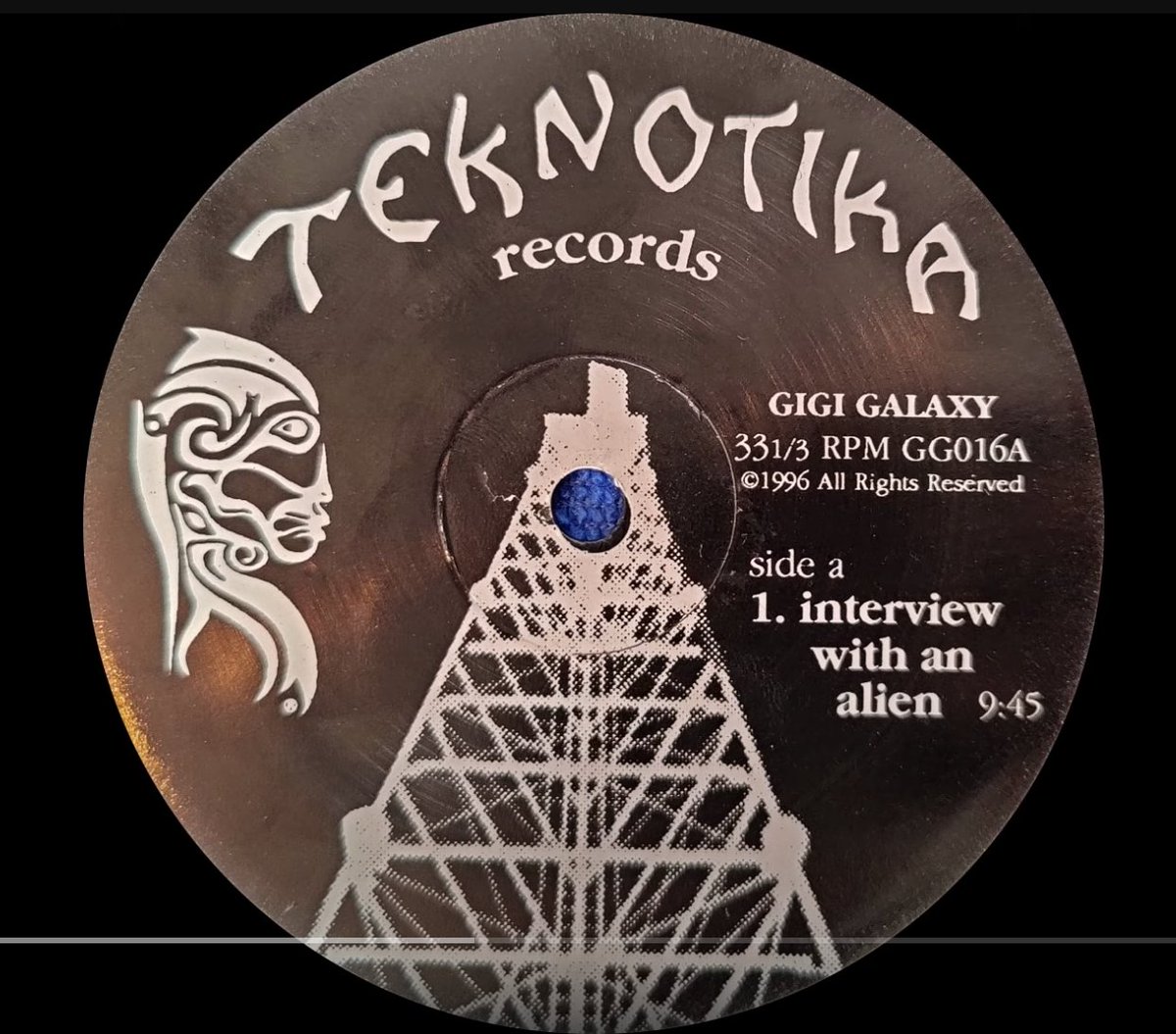 Banger of the day! Gigi Galaxy - Interview with an alien Label: Teknotika Records (GG016) Year: 1996
youtu.be/zflq9RlZPGk
 #deephousemusiclovers #classichouse #realhousemusic