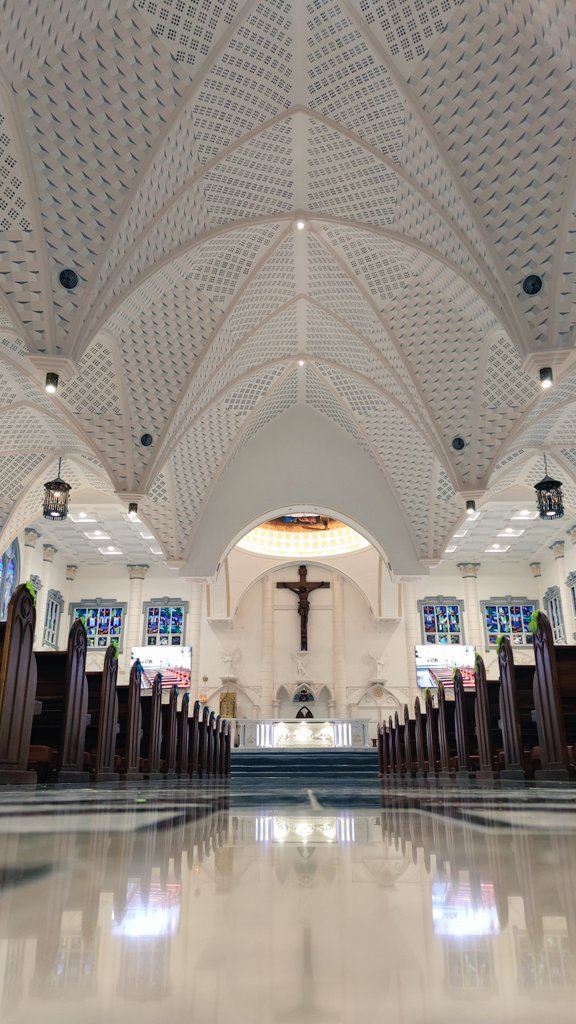 edyprasscj's tweet photo. Sedikit bocoran bagian dalam Katedral St Maria Palembang yang akan ditahbiskan besok pagi oleh Nunsius Apostolik untuk Indonesia, Mgr. Piero Pioppo, Ketua KWI Mgr. Antonius Subianto Bunyamin, Uskup Agung Palembang,  Mgr. Yohanes Harun Yuwono dan para uskup lain. https://t.co/X0DQ2cGdnN