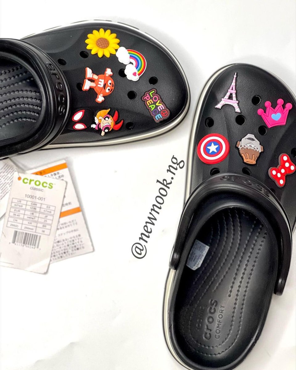 newnook_ng's tweet image. Black makes everything more elegant and classy, just like our Black Bayaband clogs.
Available in size 43-45, price is 20,000naira.

Send a dm to order this black beauty today.
#crocscomfort #blackcrocs #bayabandcrocs