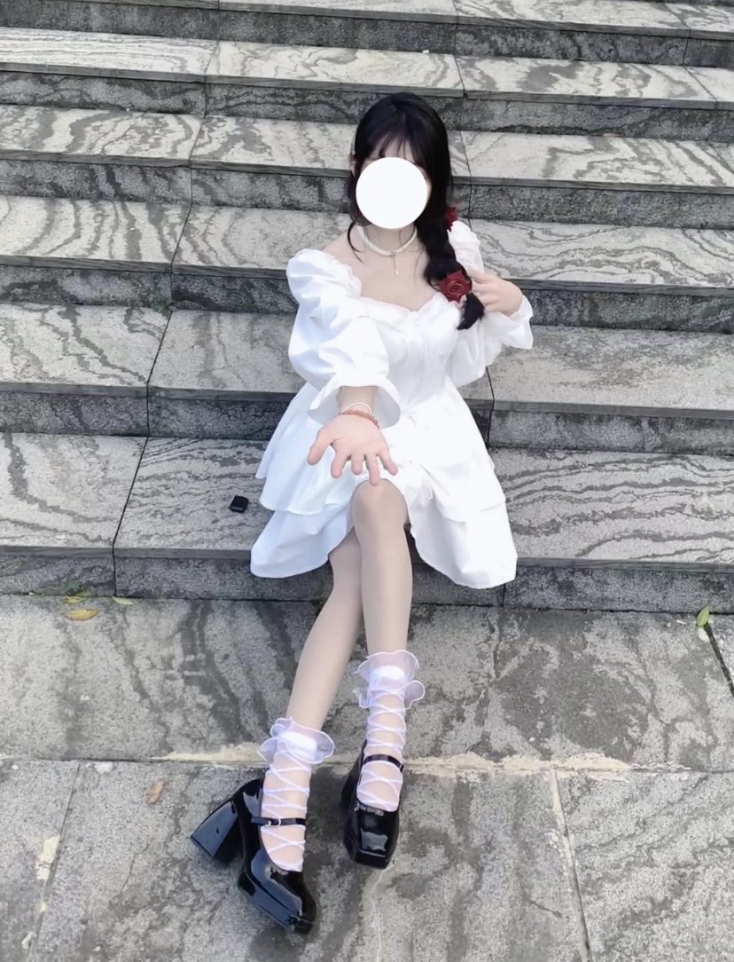 jumaita10's tweet photo. 今天的袜袜谁要用呢，叫声老婆抽两个人送哦。#反差大学生 https://t.co/FCZD30adYE