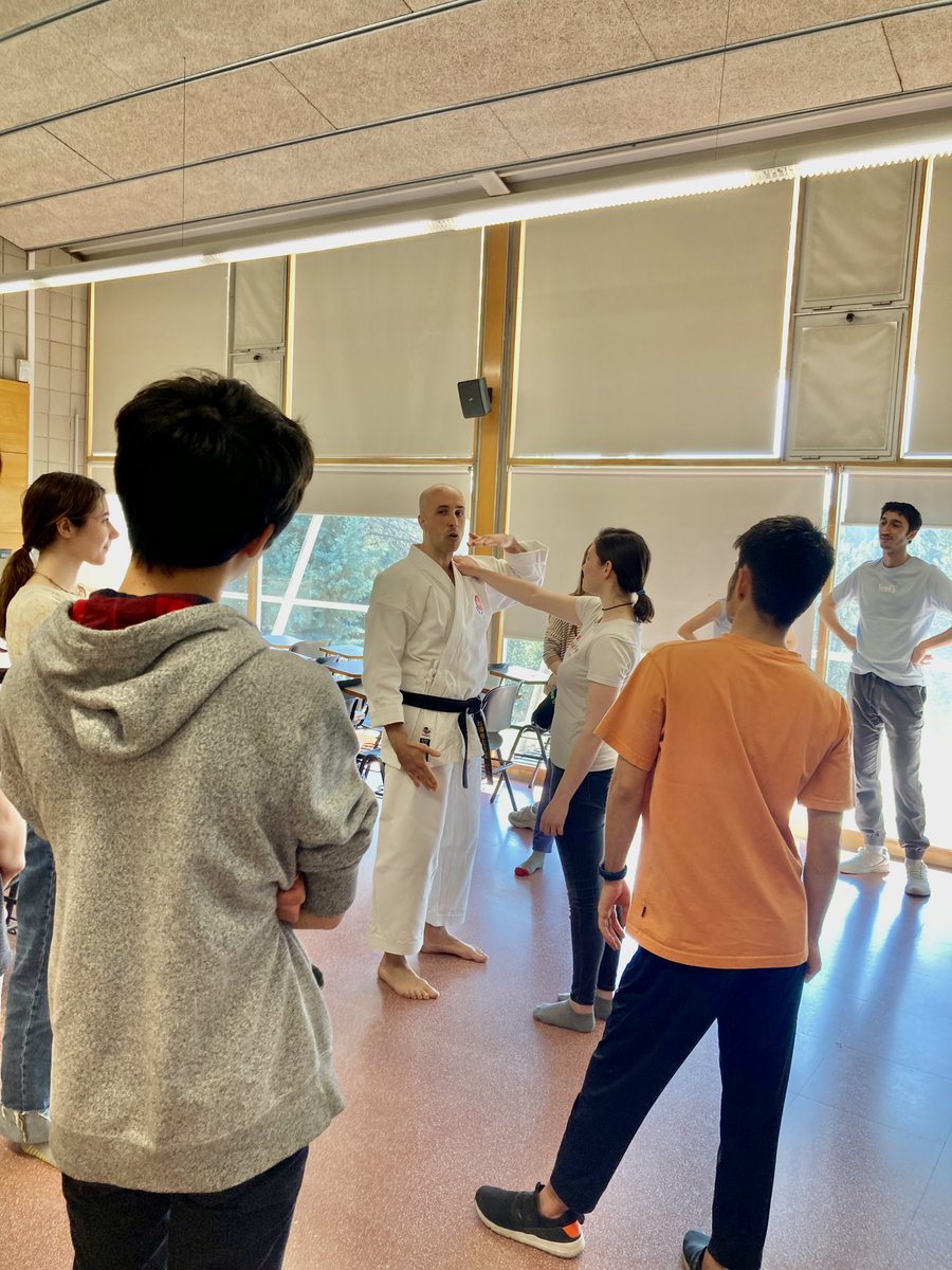 TraduccioUAB's tweet photo. Tot un èxit el primer dia de les Jornades de Cultura Asiàtiques celebrades a la #FTI! ✨🫶🏼💗

Si no vau poder assistir i us interessa no us podeu perdre la següent el dia 29 de març! 🗓️

#UAB #CulturaAsiatica @uabbarcelona @oficinasakura https://t.co/Mkm0tpwdsX
