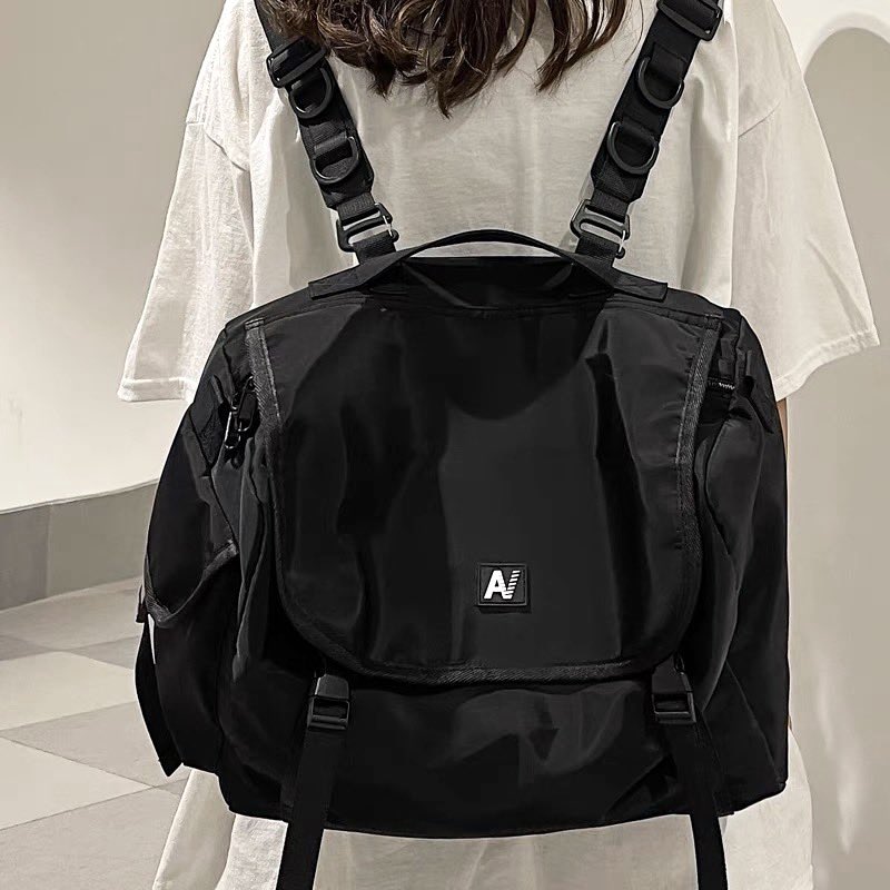 cherrypop012's tweet image. โฮรร นี่มันกระเป๋าทรานฟอร์เมอร์ชัดๆ ทั้งสะพายหลังแบบเป้ได้ crossbodyได้ เป็นกระเป็าถือก็ได้;-; แถมมีช่องจัดระเบียบให้โคตรเยอะ ใส่ของได้จุใจ ipad / a4 ได้หมด ยอมคนคิดเลยอ่ะ มัน creates มาก และใช้ได้จริง💥