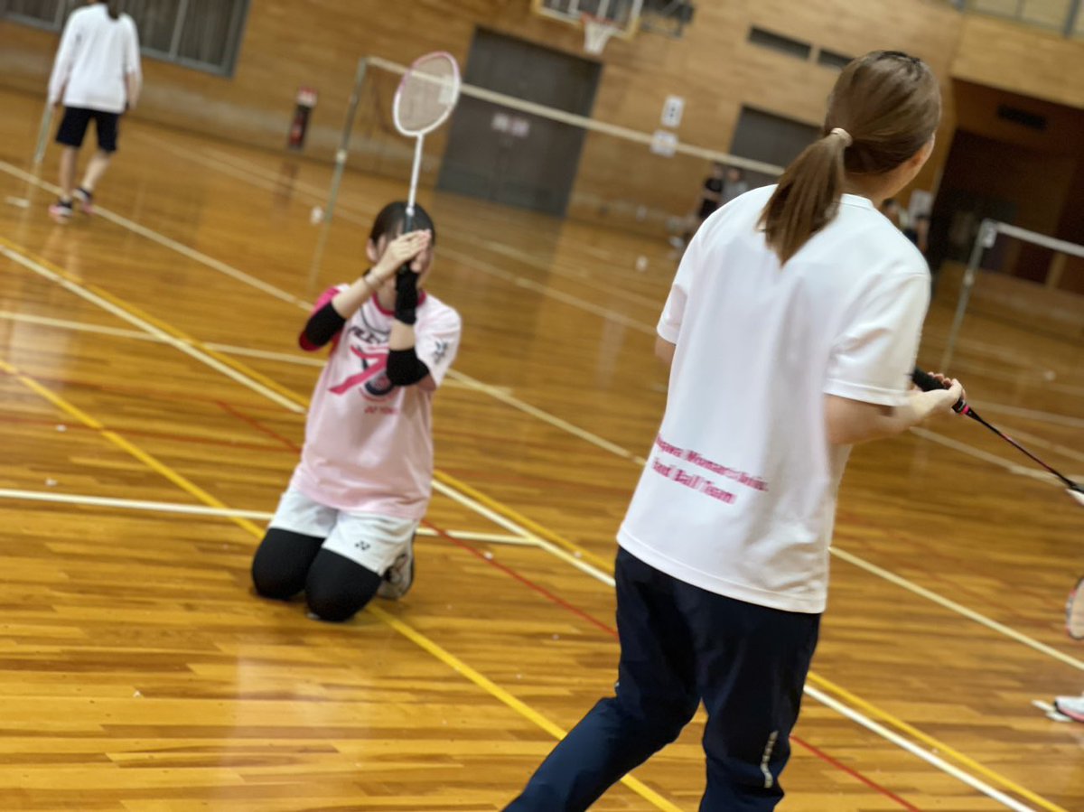 popo252511's tweet photo. ❍｡バドミントン｡❍

初めての金曜日開催✨️
初メンバーばかりでなんか新鮮で
楽しかったです！
宮内さん､ユフラの皆さん､洋ちゃん
ありがとうございました！！

#バドミントン 
#ユフラvs北花田
#田中さん的にされる
#スマッシュ直撃数回
#当ててごめんなさい 
#集合撮り忘れた https://t.co/9Z1bUfQJVO