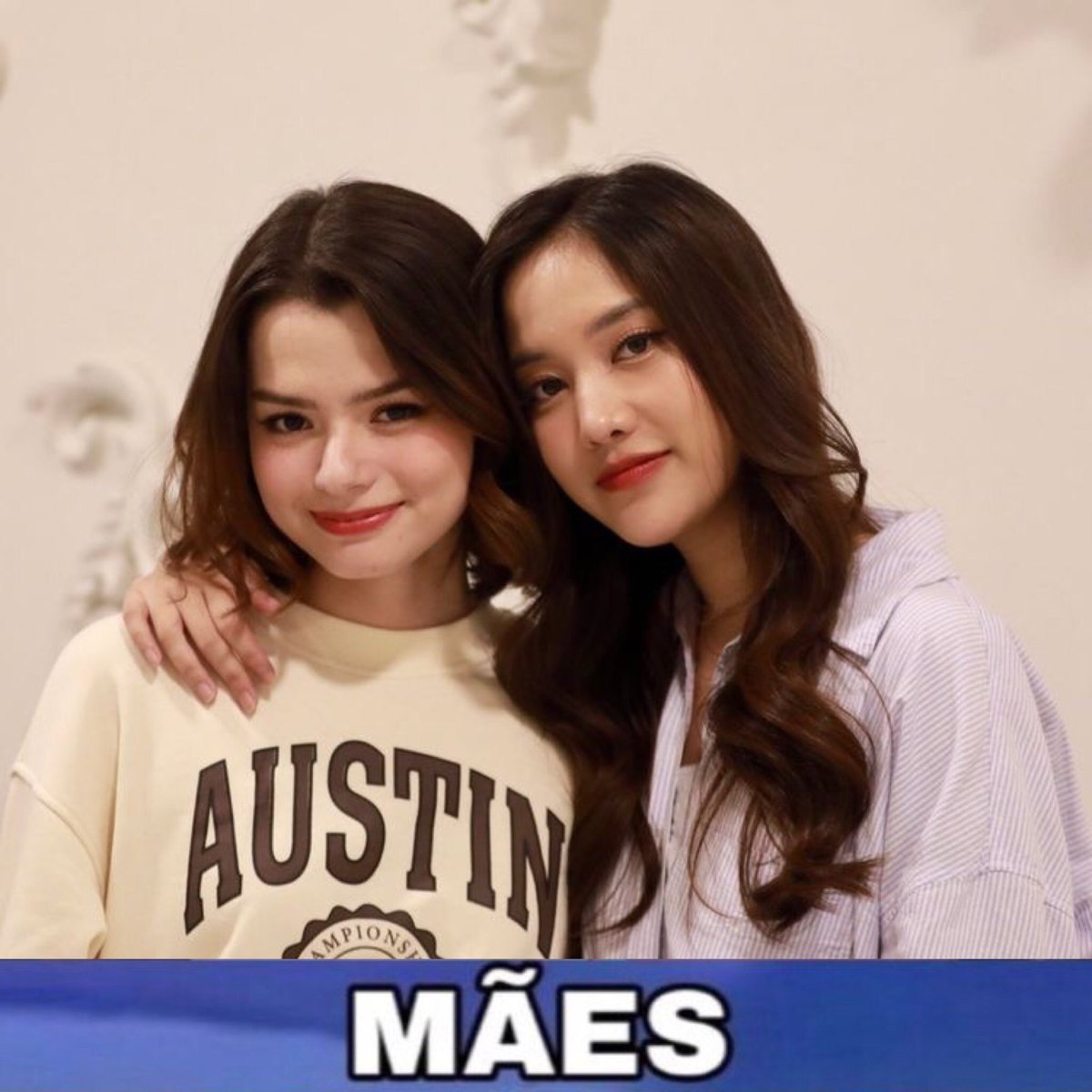 ourshaerin's tweet image. dividem roupas, cuidam uma da outra quando está doente, becky já deu o anel, freen sempre leva ela para casa, estão lutando pelo amor, agora tentem me convencer de quê não estão (quase) morando juntas e casaram em um daqueles ensaios/eventos