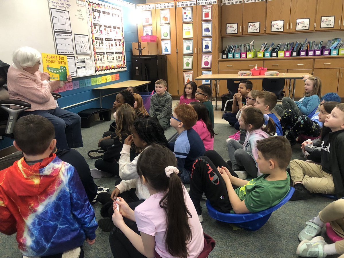 Thanks Mr. Grezak for arranging for an awesome guest reader for us! @HayesHuskies #livoniapride