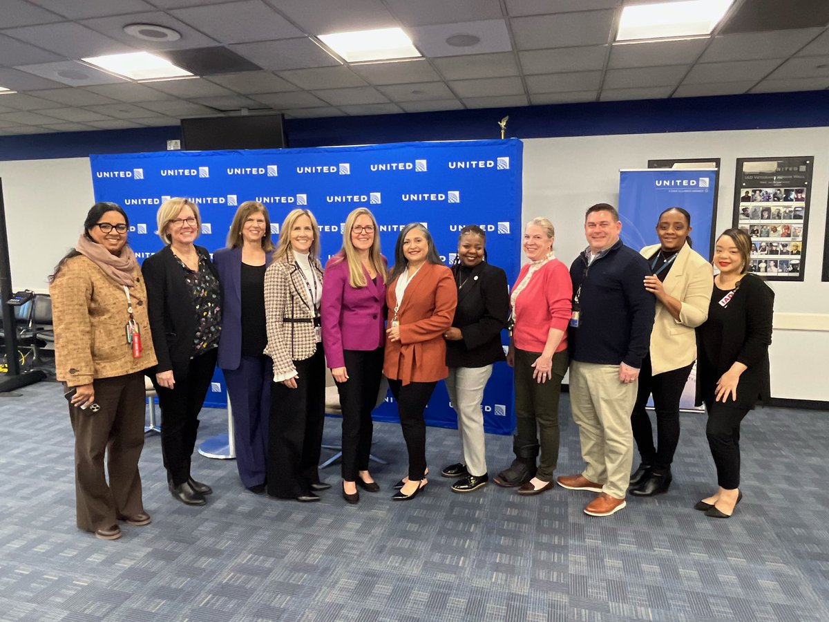 I had a great time speaking with @united employees at Dulles Airport yesterday about my career as a woman in public service and what I've been up to in Washington. It was great to see so many people engaged for this special #WomensHistoryMonth discussion!