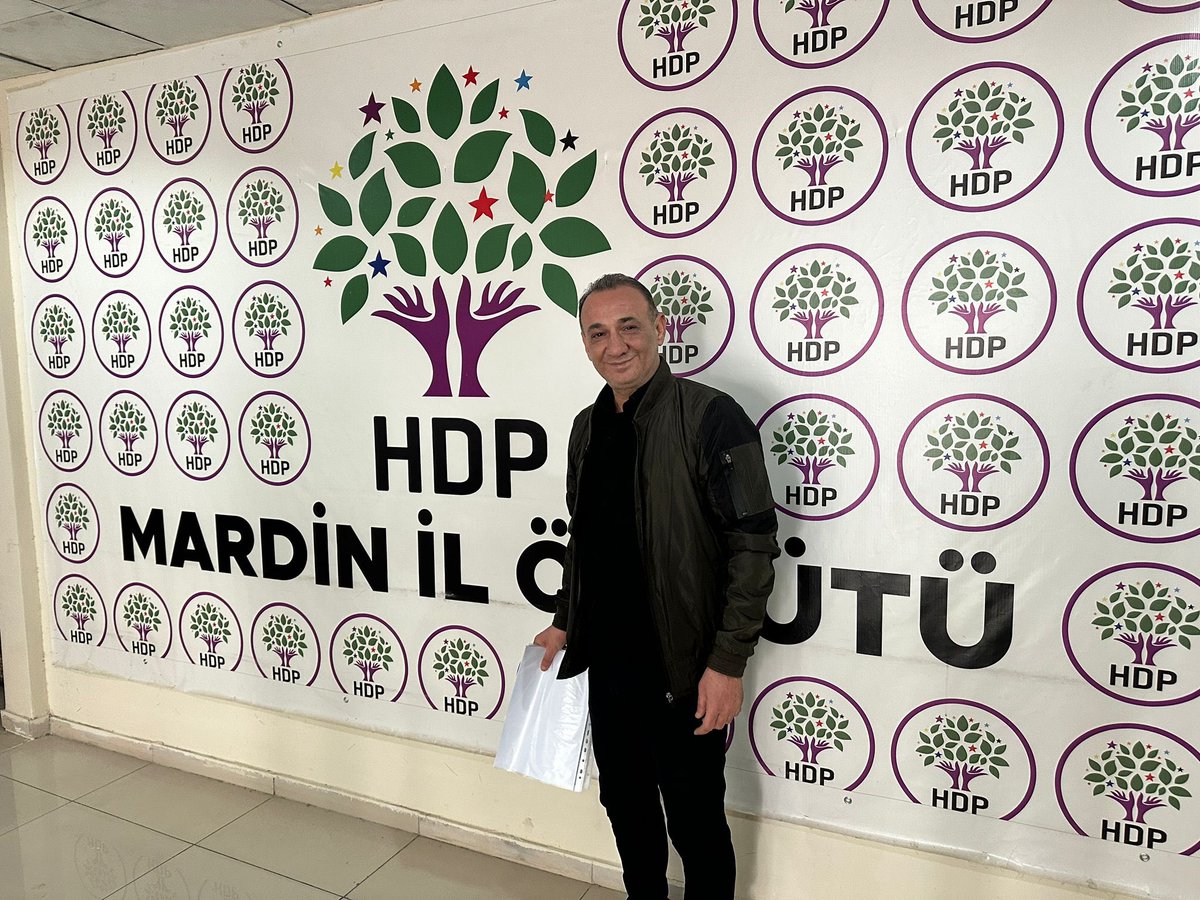 Me îro ji bo Demokrasî û Aştiyê, ji bo avakirina jiyanek nu, me serlêdana xwe ya bernamzetiya parlementeriyê li Partiya xwe HDP kir.
//
Demokrasi, Barış ve yeni bir yaşamın inşası için aday adaylık başvurumuzu partimiz HDP’ye yaptık.