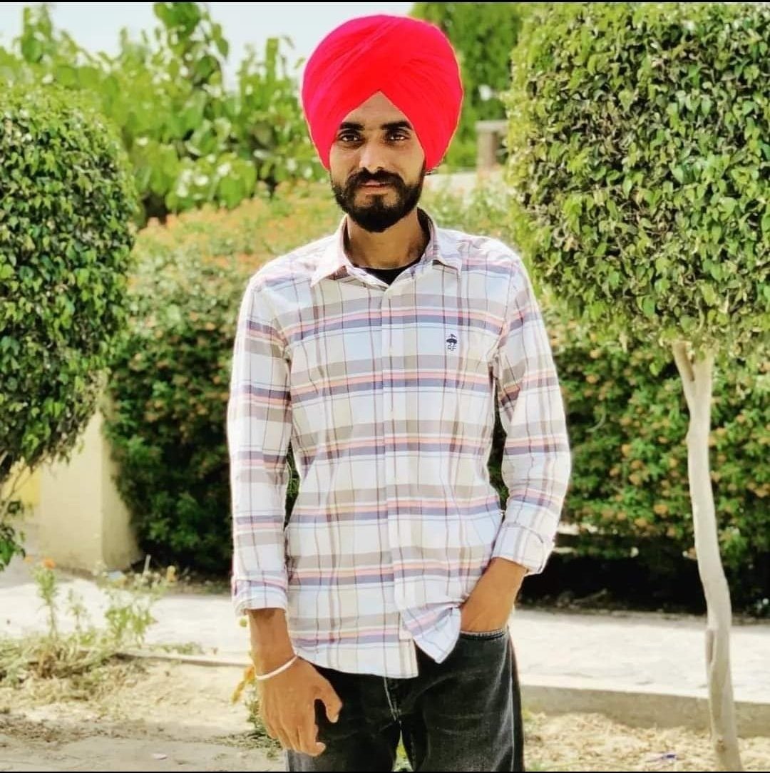 AzBaazn's tweet photo. ਮੋਟਰਸਾਈਕਲ ਪਿਛੇ ਬੈਠਣ ਵਾਲਾ ਇਹੀ ਗੁਲਾਬੀ ਪੱਗ ਵਾਲਾ ਆ ਜੋ ਅੰਮ੍ਰਿਤਪਾਲ ਸਿੰਘ ਬਣ ਕੇ ਉਸਨੂੰ ਬਦਨਾਮ ਕਰ ਰਿਹਾ,,, ਫੇਸਬੁੱਕ ਖਾਤਾ Sippy Dhiman ਆ,,,ਕਰੋ ਸ਼ੇਅਰ ਇਹਦੀ ਗੁਲਾਬੀ ਪੱਗ ਸਾਰੀ ਕਹਾਣੀ ਬਿਆਨ ਕਰ ਰਹੀ ਆ। 
#WeSupportAmritpalSingh https://t.co/gNGGJL7Bz4