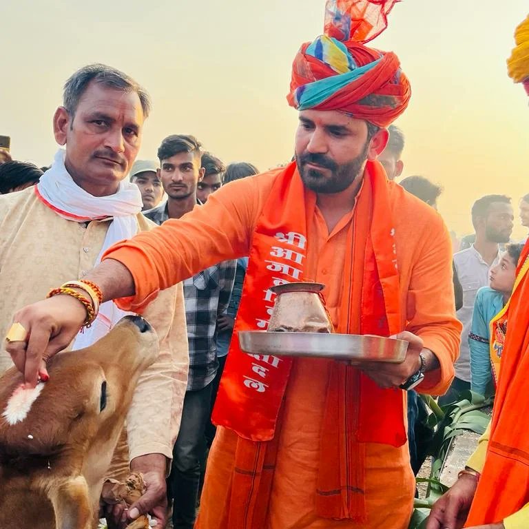 आज नगरफोर्ट में आयोजित श्री आजाद हिंद गौशाला के भूमि पूजन कार्यक्रम में सम्मिलित हुआ। 
आप सभी गौभक्तों द्वारा दिए गए अकल्पनीय मान-सम्मान के लिए हृदय की  गहराइयों से धन्यवाद! 
और आपसे किये हुए वादे (गौसेवा के लिए हमेशा तैयार और गौसेवकों का मैं सेवक) को पूरा करने का प्रयास करूँगा ।